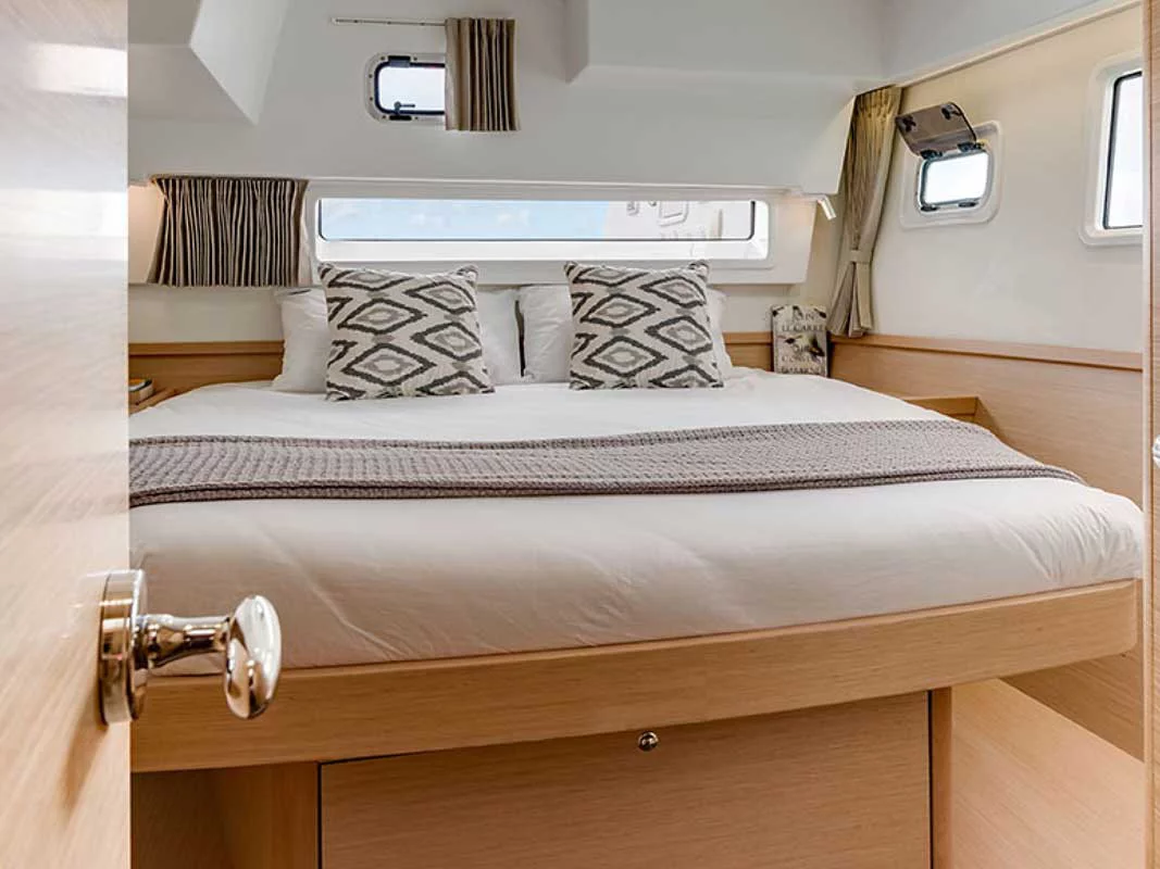 Lagoon 42 (Neverland) Interior image - 10