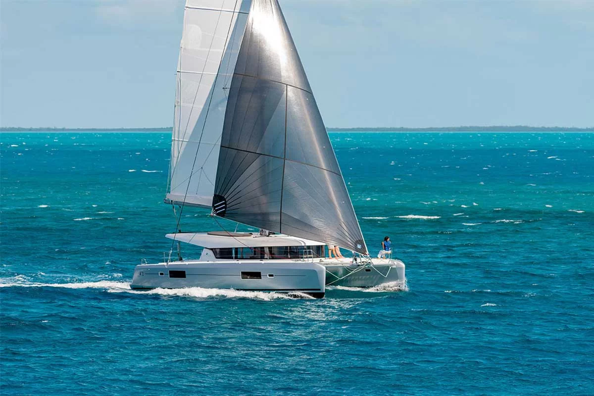 Lagoon 42 (Neverland)  - 8