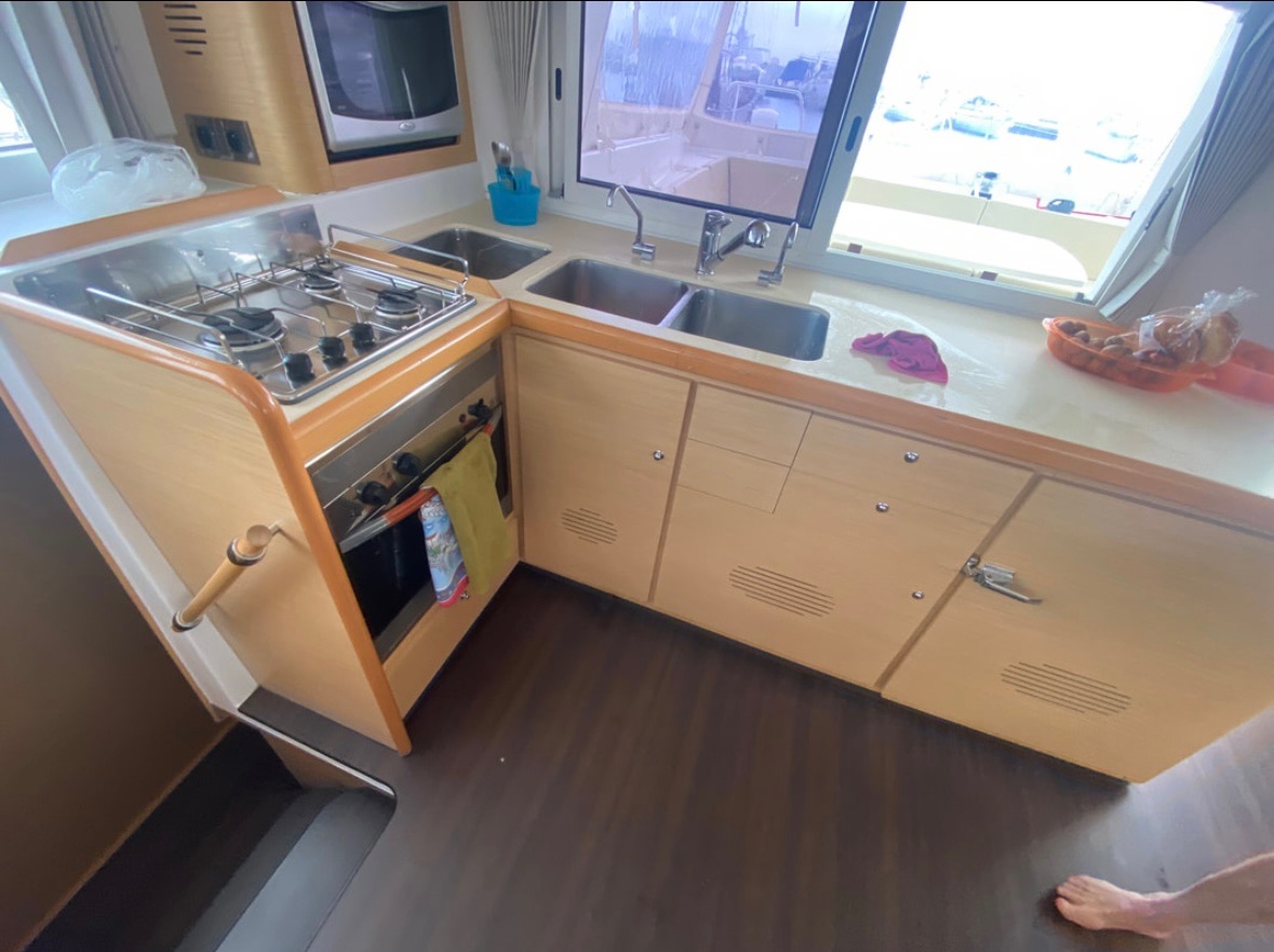 Lagoon 44 — photo 13