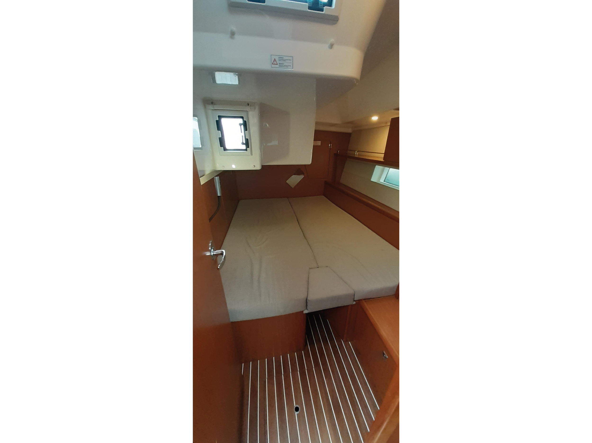 Bavaria C45 — photo 11