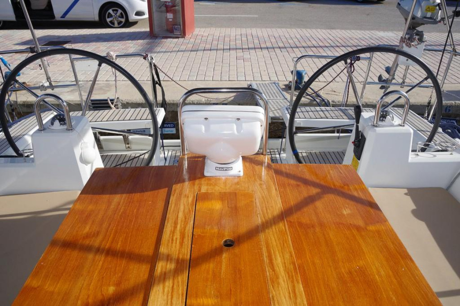 Oceanis 38 — photo 14