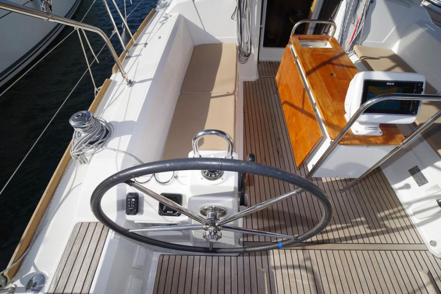 Oceanis 38 — photo 11