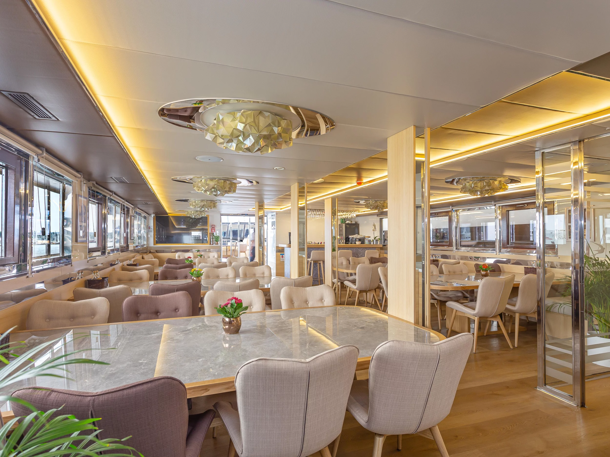 Luxury Motor Yacht (Swallow) Interior image - 13