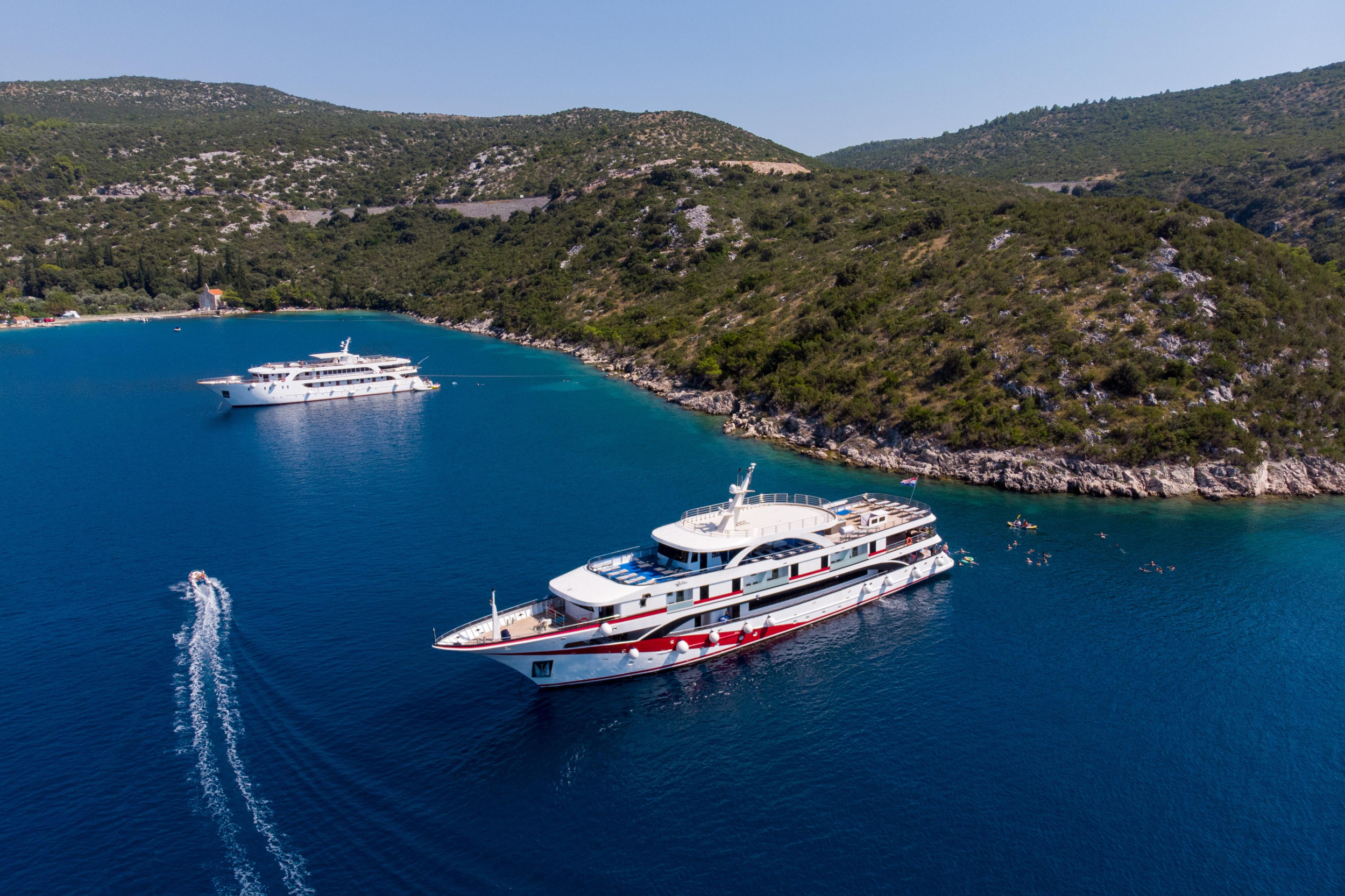 Photo #9 - Luxury Motor Yacht (Antaris) in Split - 16192