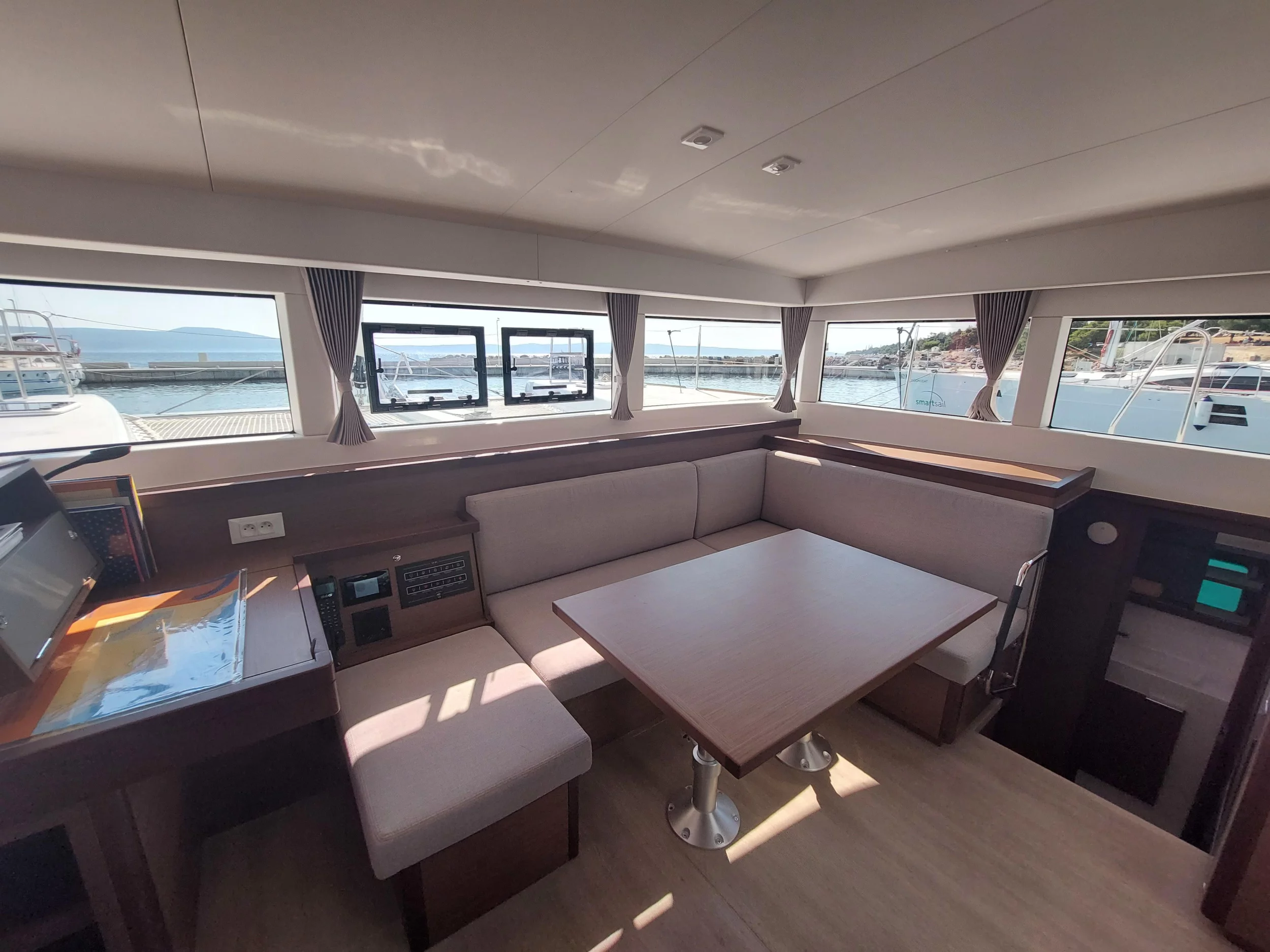 Lagoon 40 (Paco) Interior image - 10
