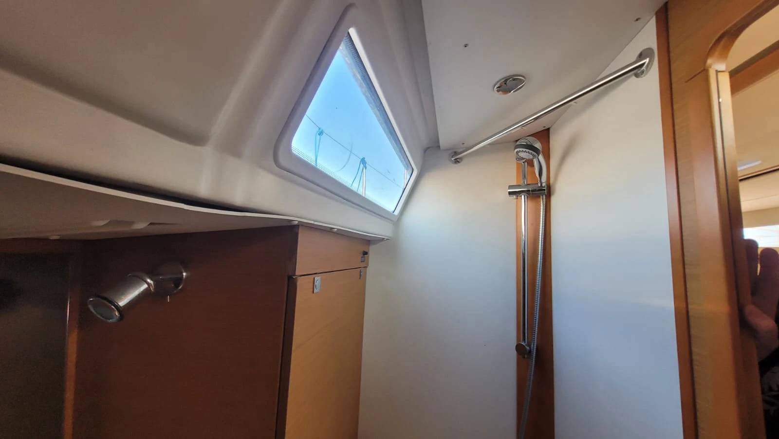 Photo #4 - Sun Odyssey 379 "Performance" (Grenat) in Saint-Quay-Portrieux - 22830