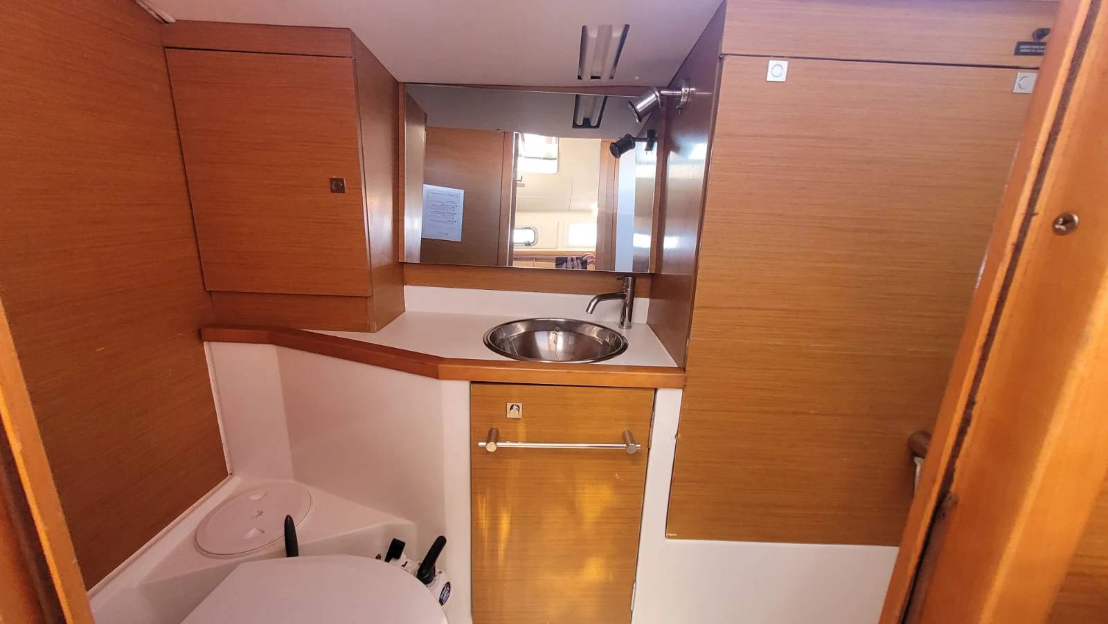 Photo #19 - Sun Odyssey 379 "Performance" (Grenat) in Saint-Quay-Portrieux - 22830