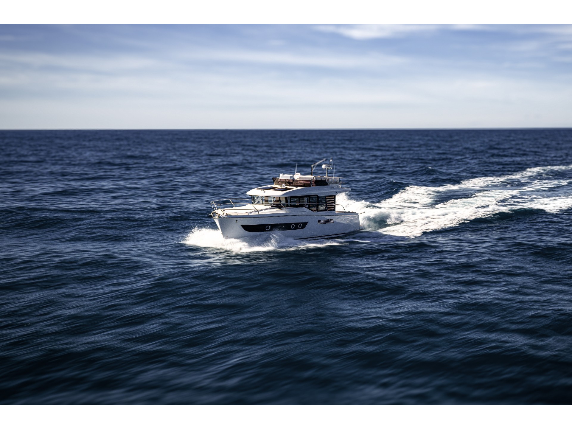 Swift Trawler 37 Fly — photo 1