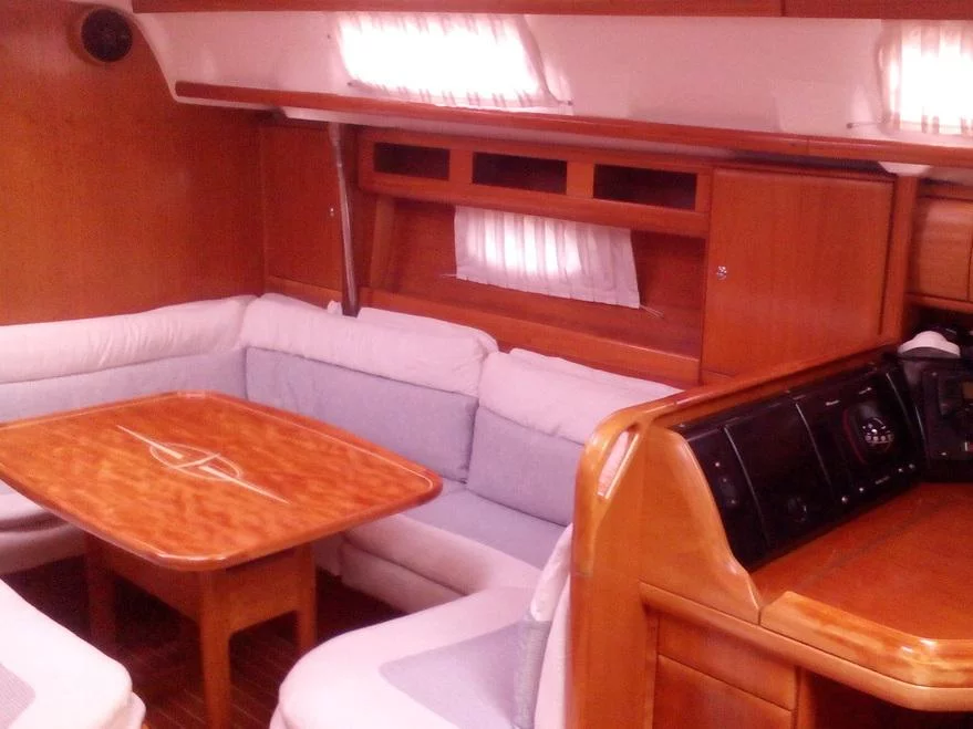 Bavaria 42 Cruiser (NEFELI) Interior image - 1