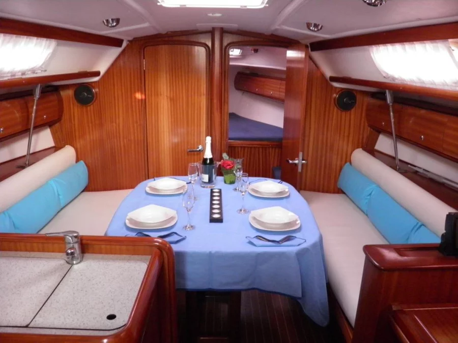Bavaria 36 (TERANGA) Interior image - 3