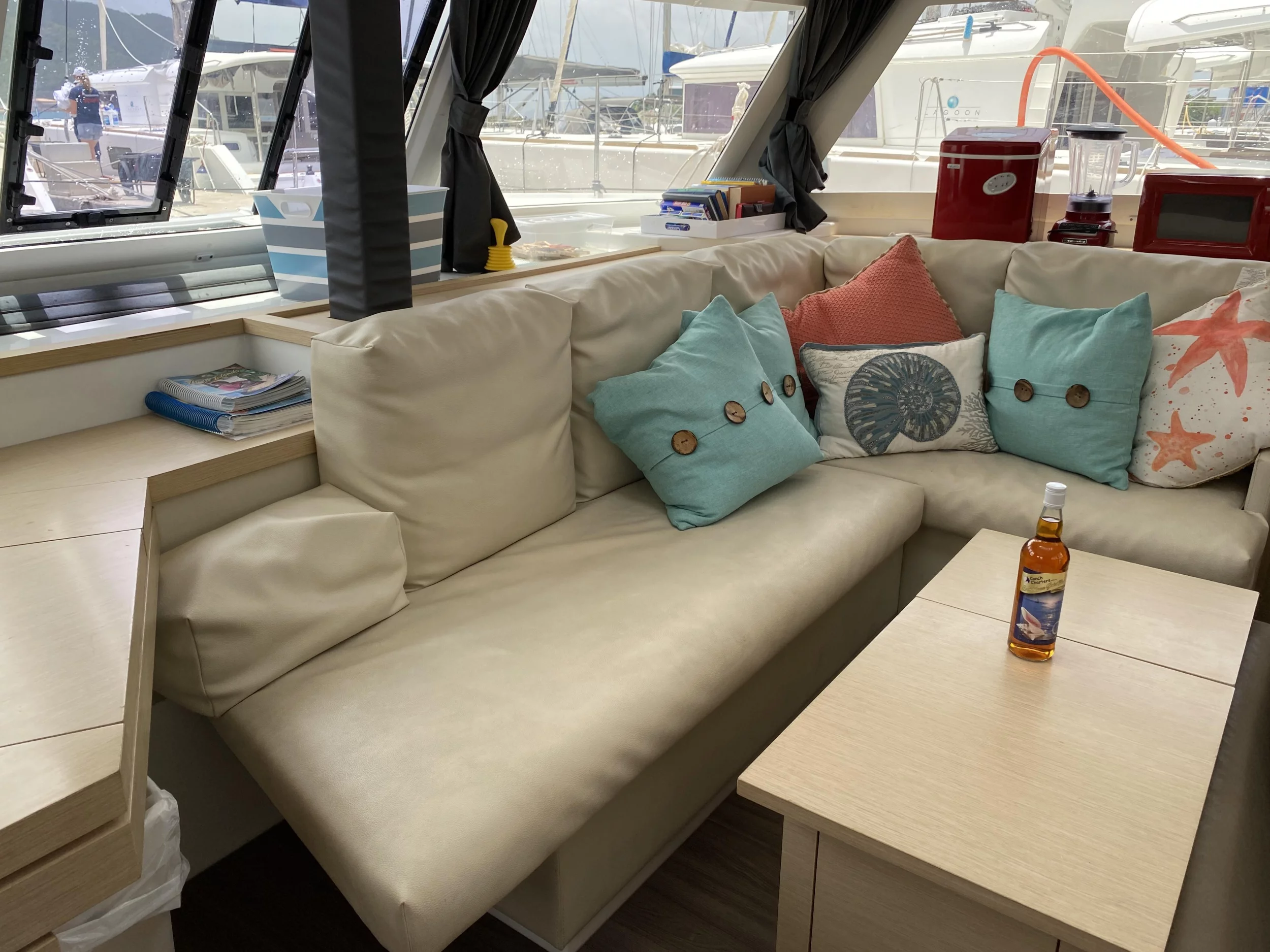 Fountaine Pajot Lucia 40 (Island Life) Interior image - 3