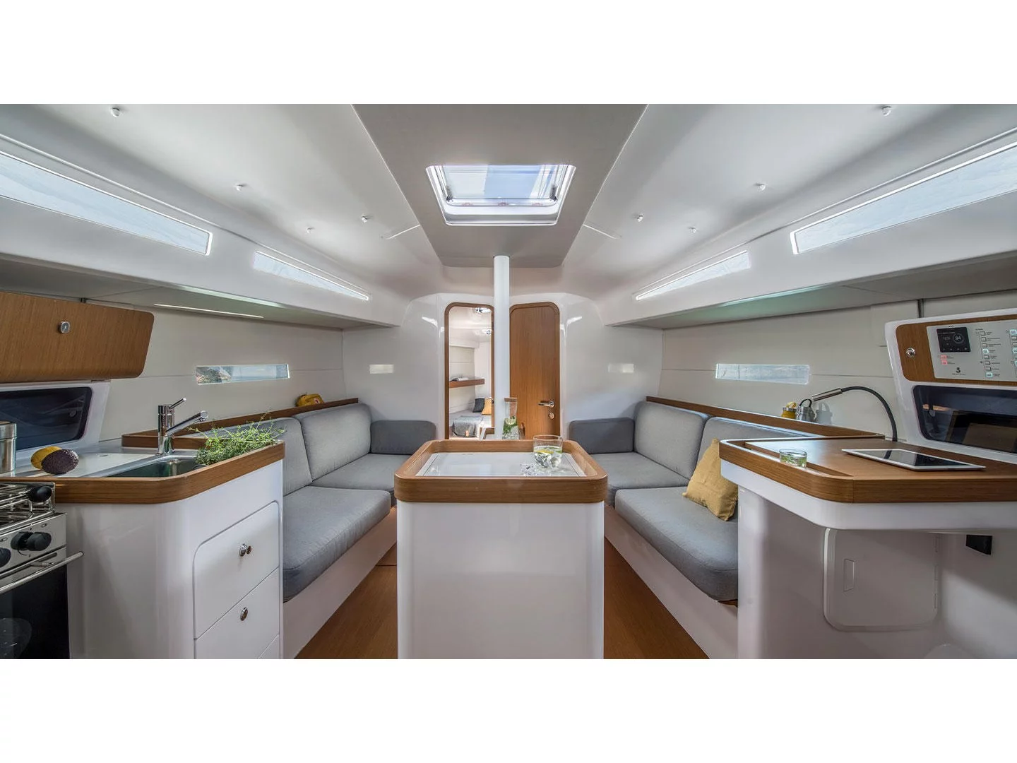 First 36 (ULTRA FIRST) Interior image - 23