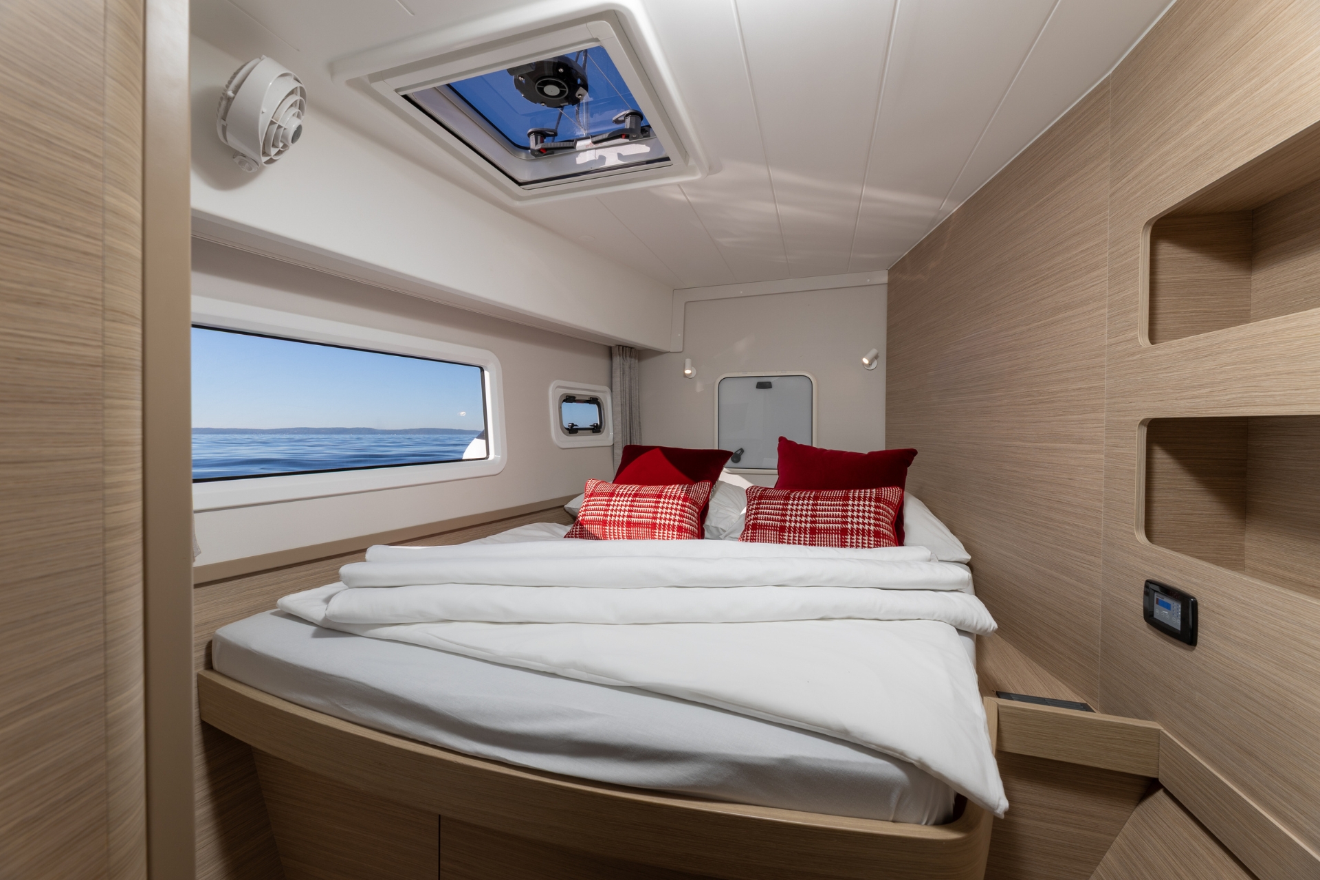 Lagoon 42 Millenium — photo 17