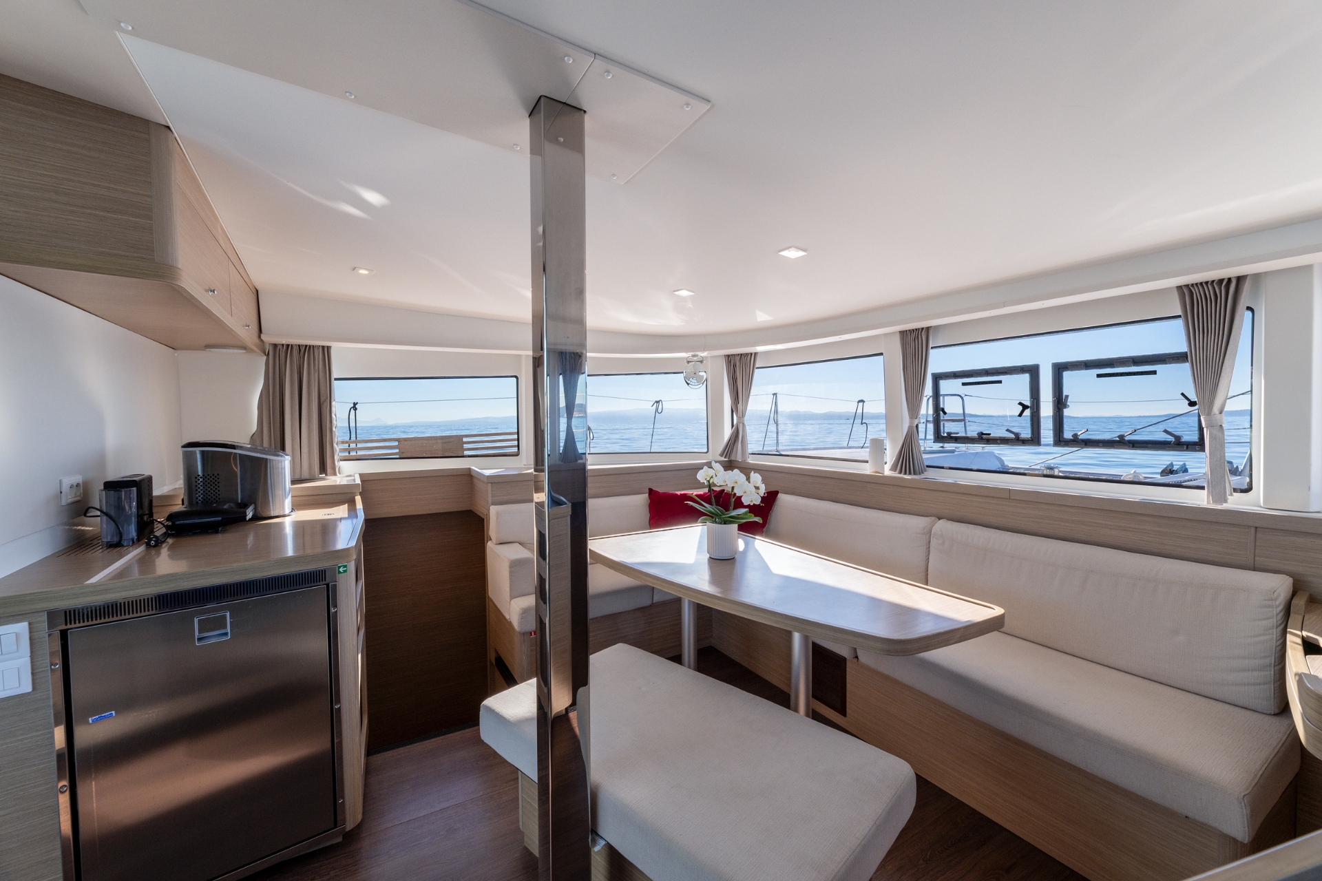 Lagoon 42 Millenium — photo 3
