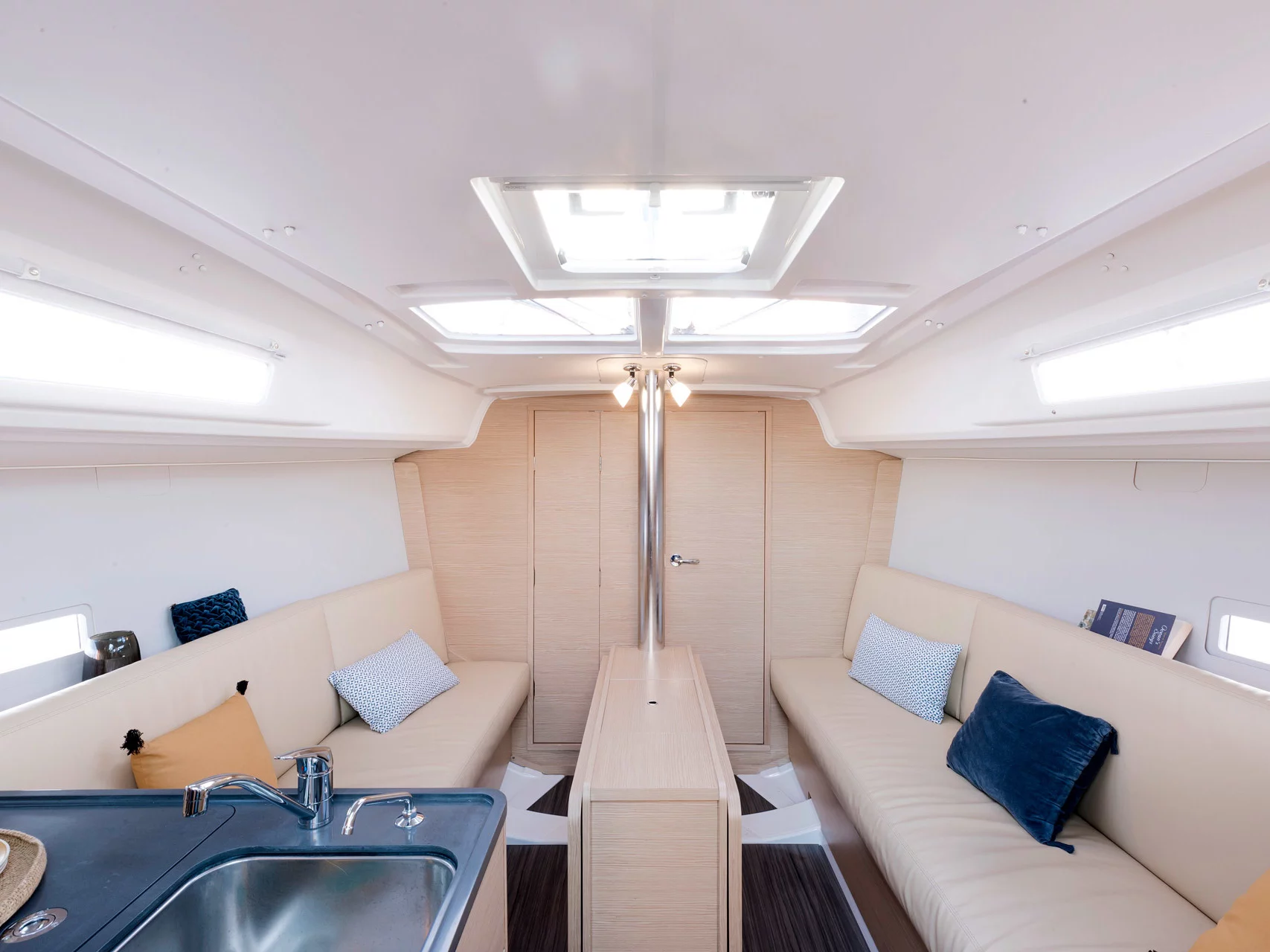 Dufour 32 (NEW 2024) Interior image - 1