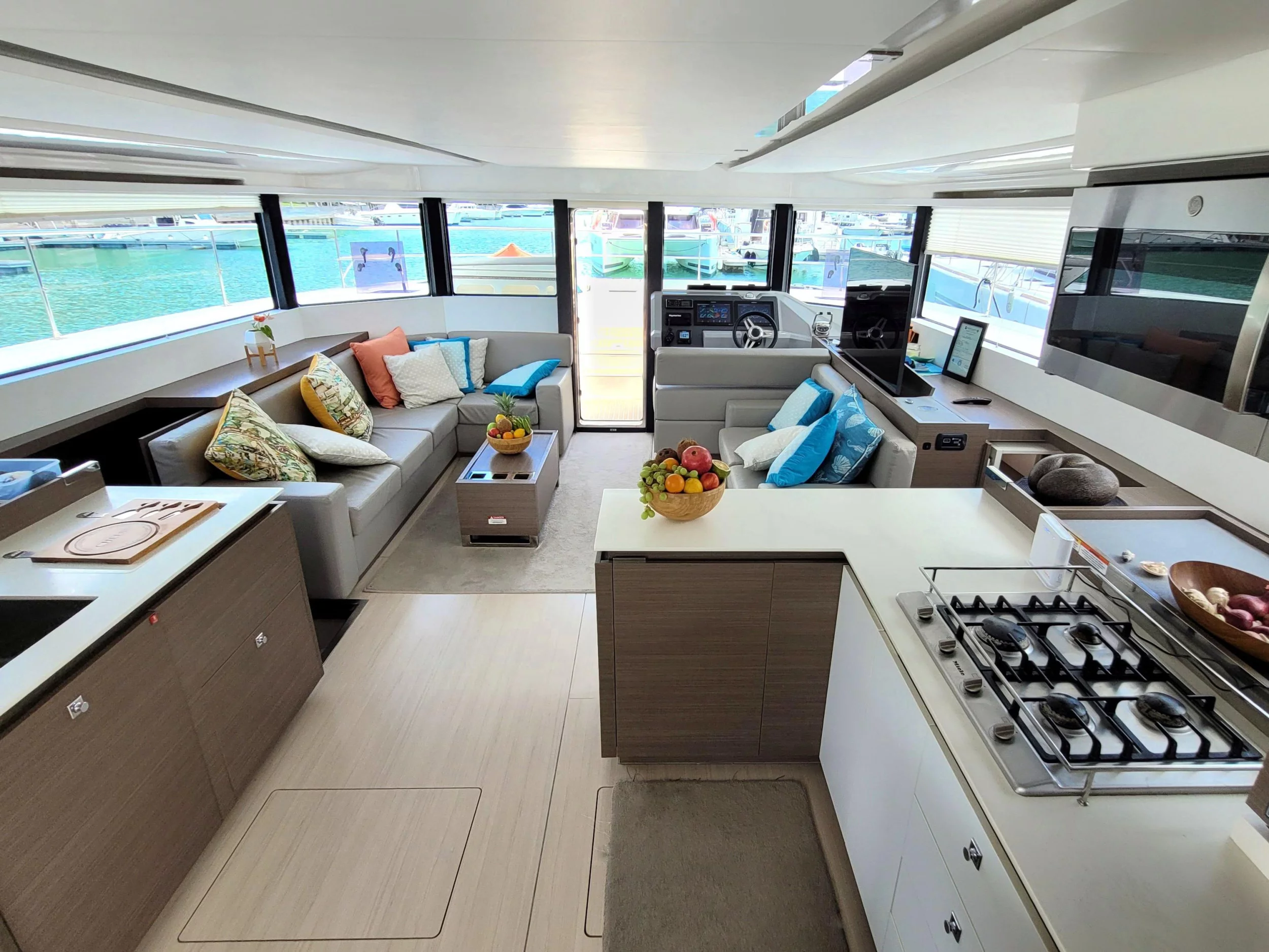 Leopard 53 PC (Akula) Interior image - 15