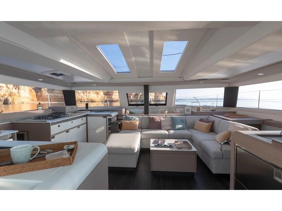 Elba 45 (Halle Berry) Interior image - 3