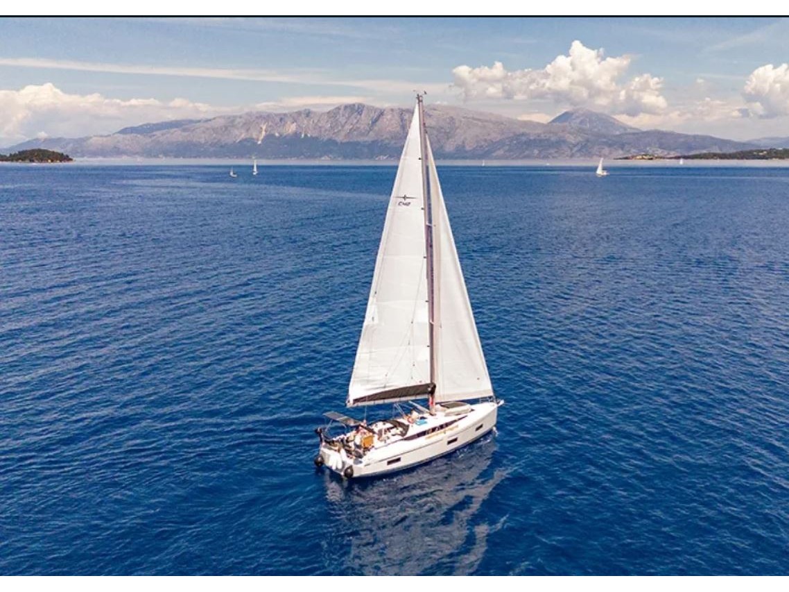 Bavaria C42 — photo 1