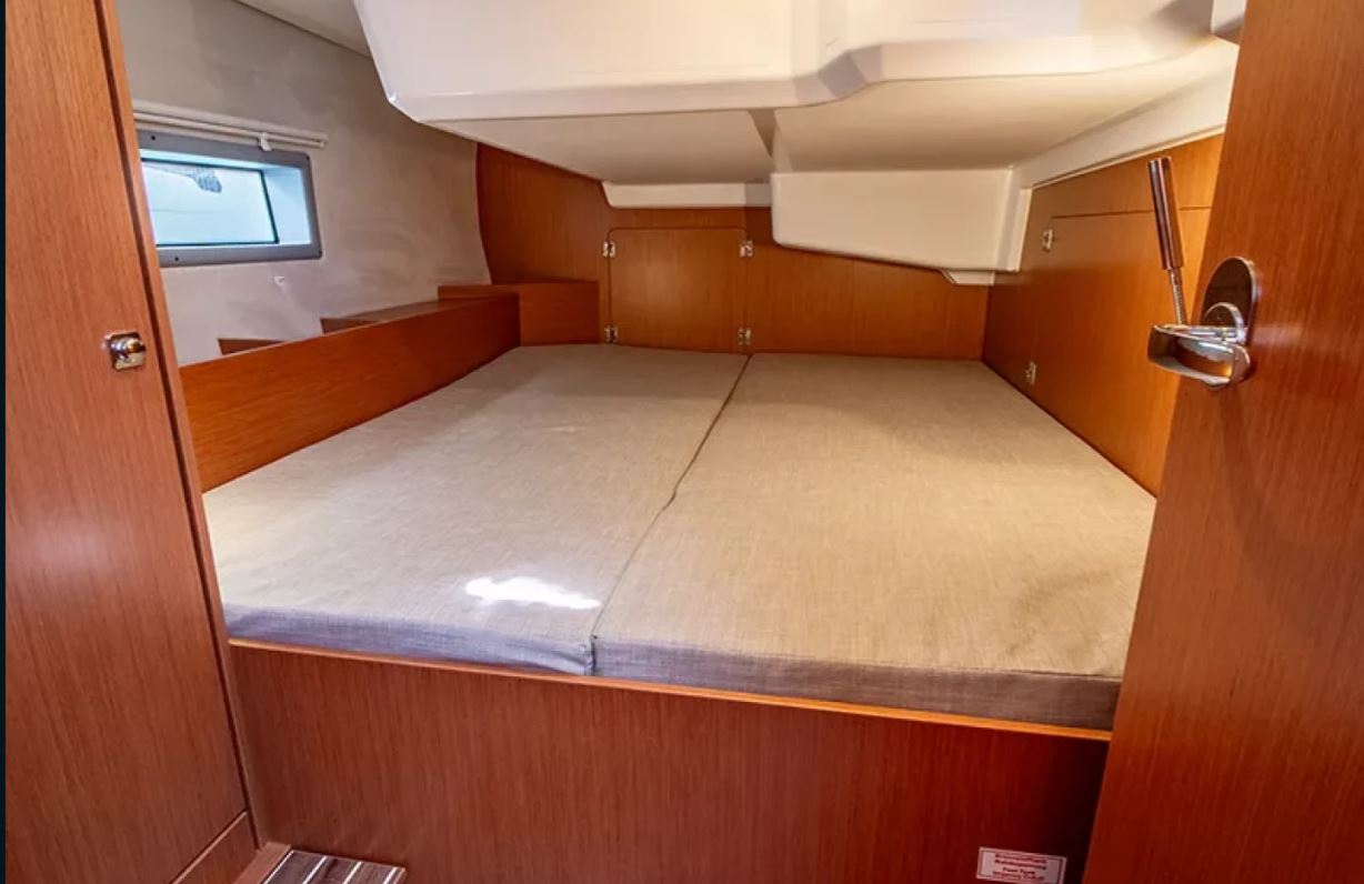 Bavaria C42 — photo 4