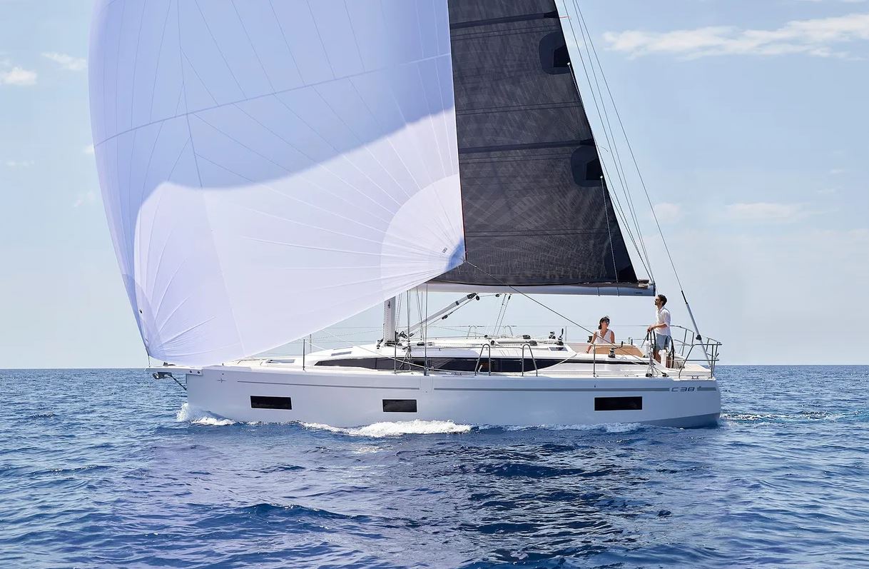 Bavaria C38 — photo 7