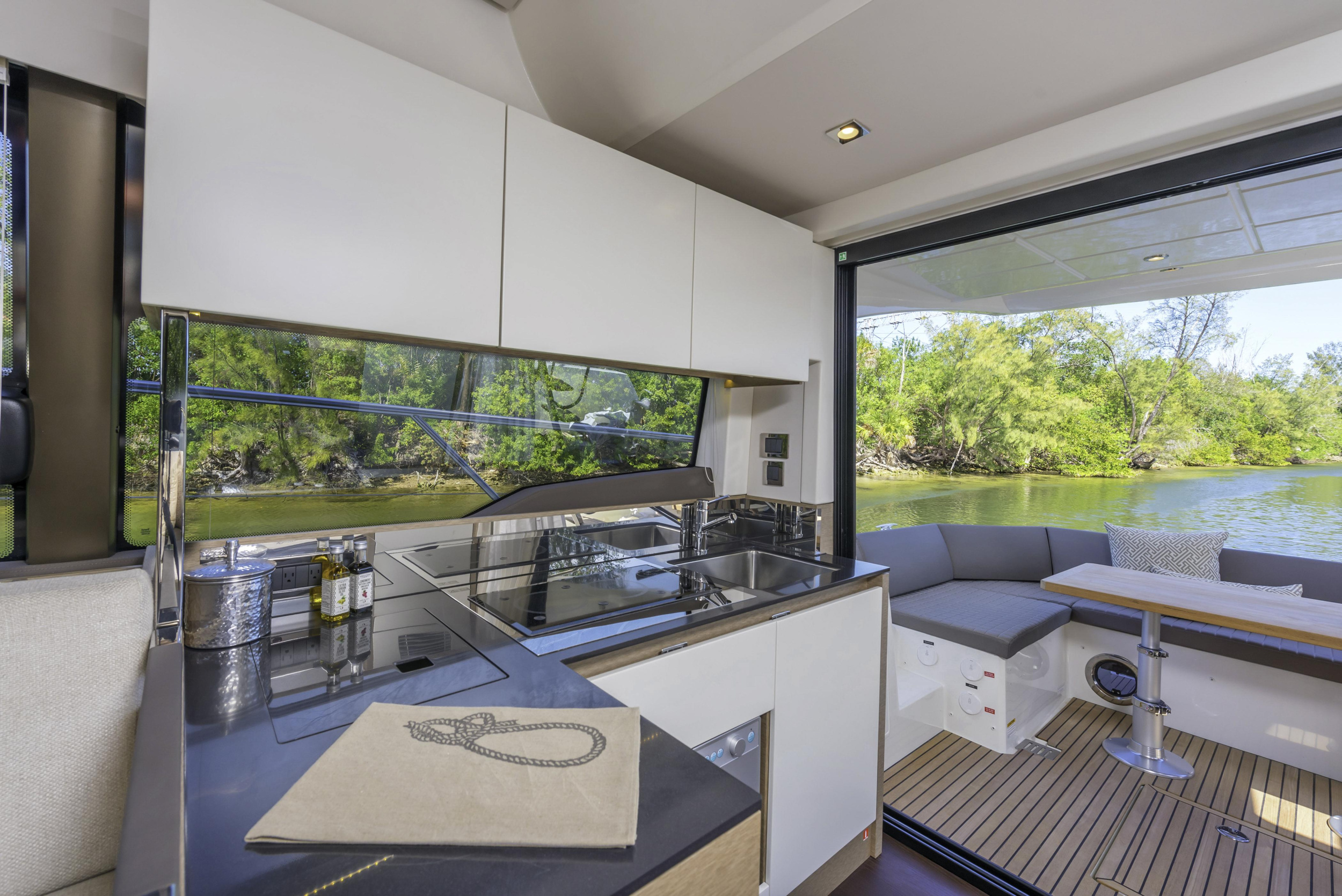 Photo #7 - PRESTIGE 460 FLY (ALuMa D.B.) in Castellammare - 64084