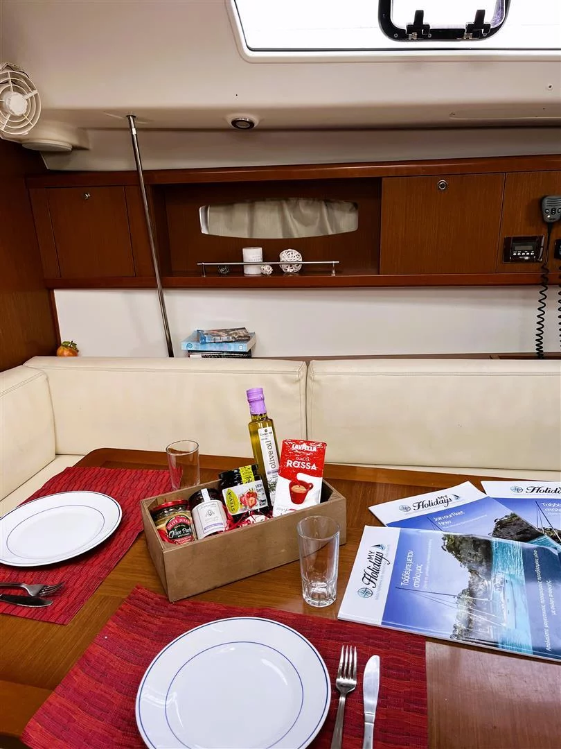 Oceanis 43+ (Twins)  - 1