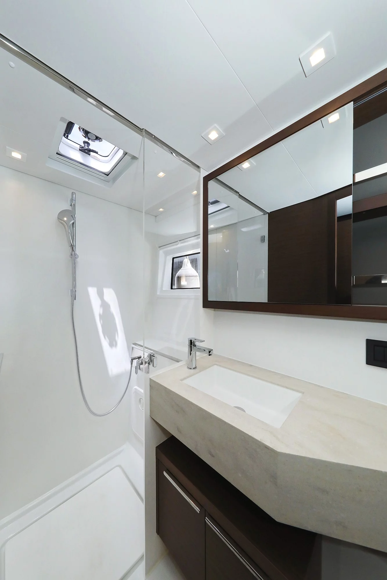 Lagoon 46 (WHITE PEARL)  - 36
