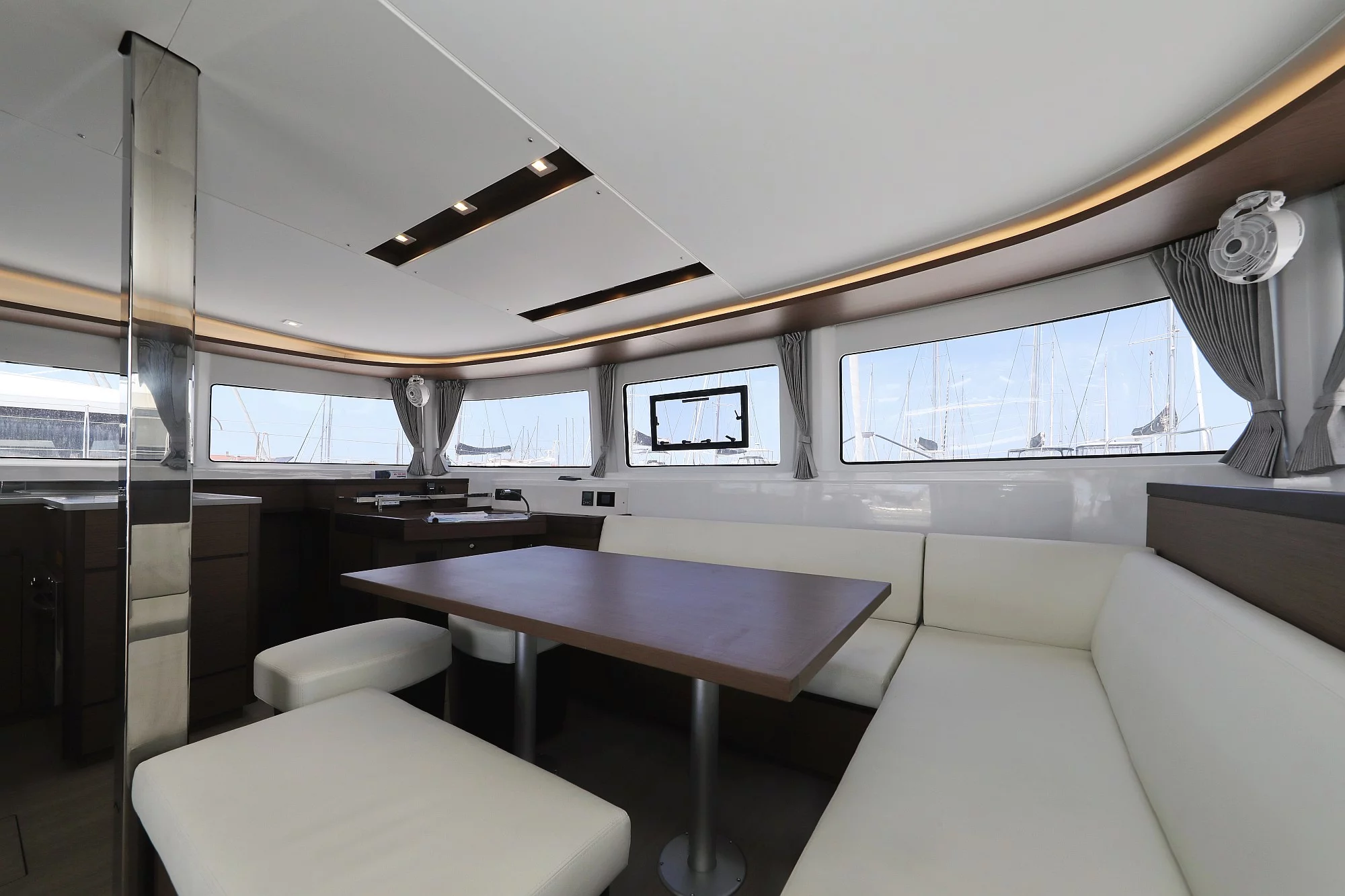 Lagoon 46 (WHITE PEARL)  - 17