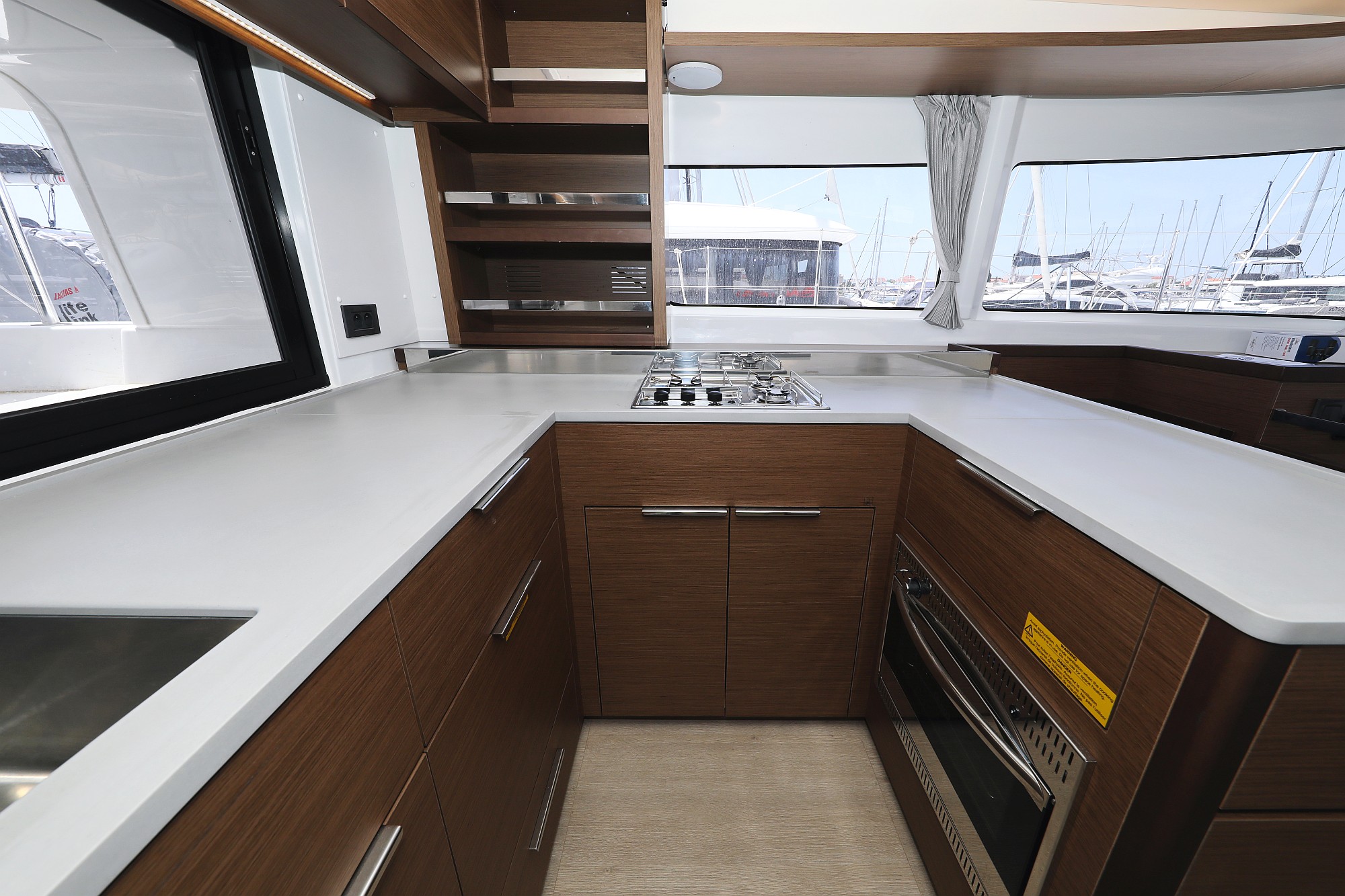 Photo #3 - Lagoon 46 (WHITE PEARL) in Sukosan - 8002
