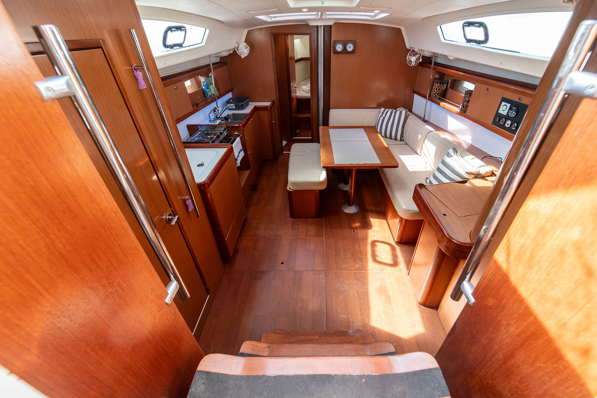 Beneteau Oceanis 43 — photo 4