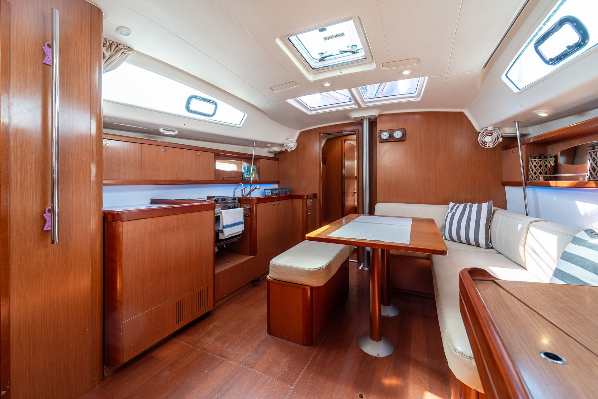 Beneteau Oceanis 43 — photo 2