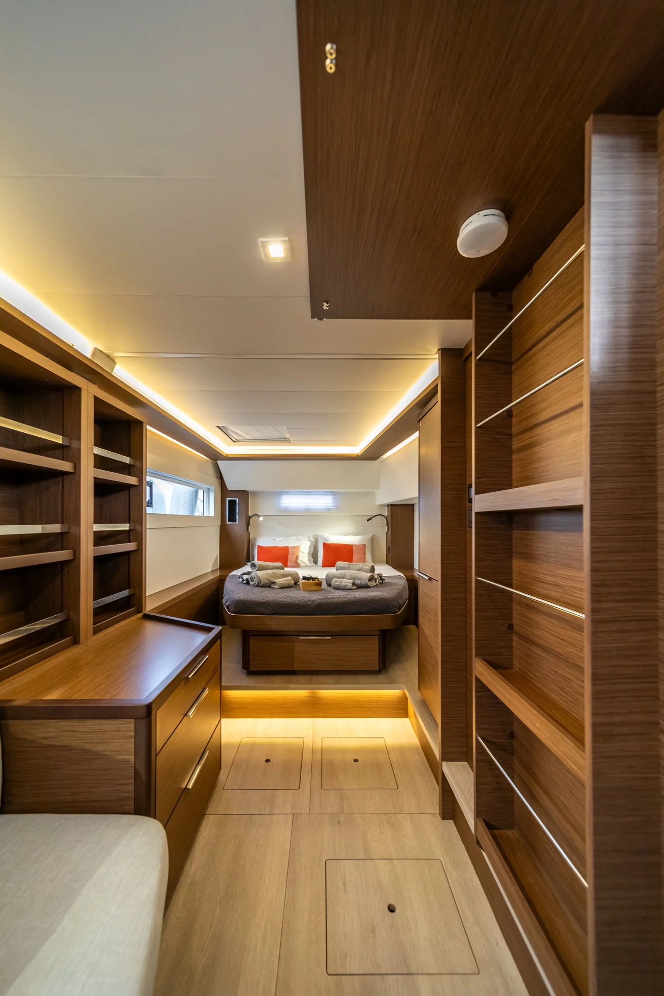 Lagoon 46 (Owner's version) (LINO)  - 12
