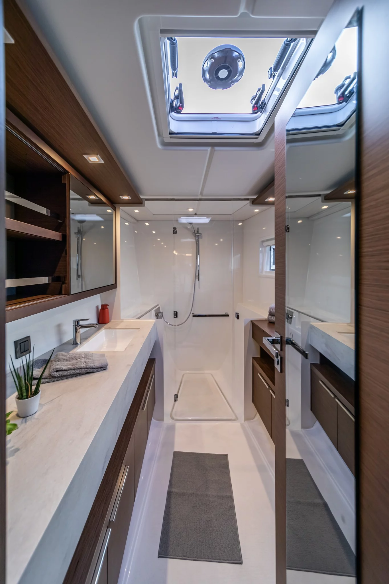 Lagoon 46 (Owner's version) (LINO)  - 21