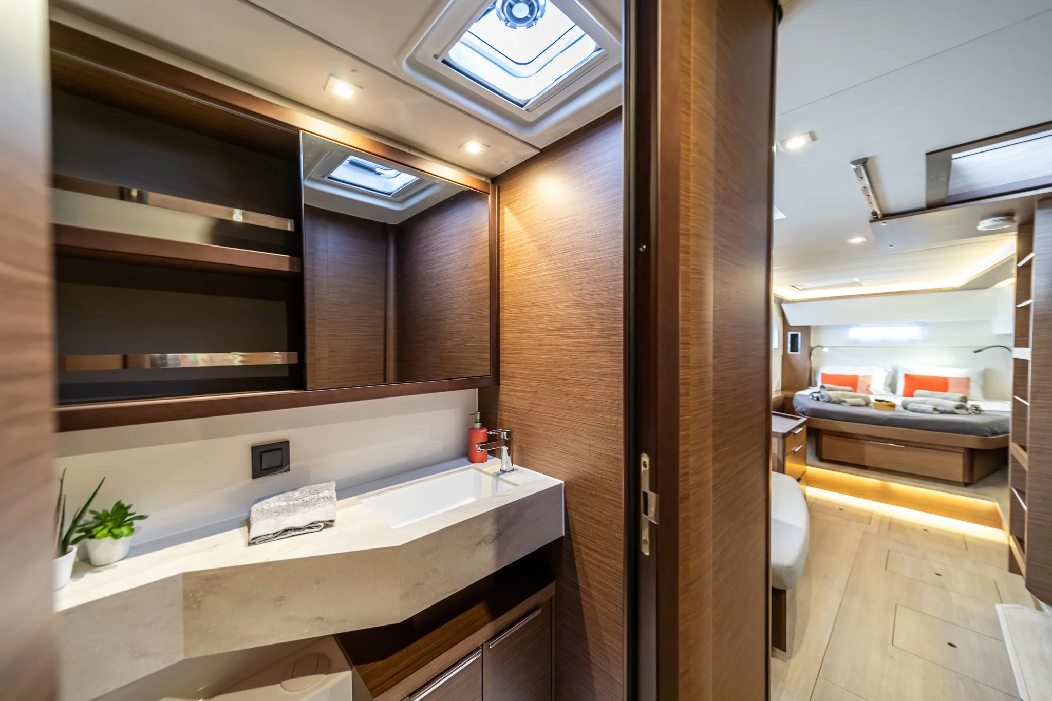 Lagoon 46 (Owner's version) (LINO)  - 31