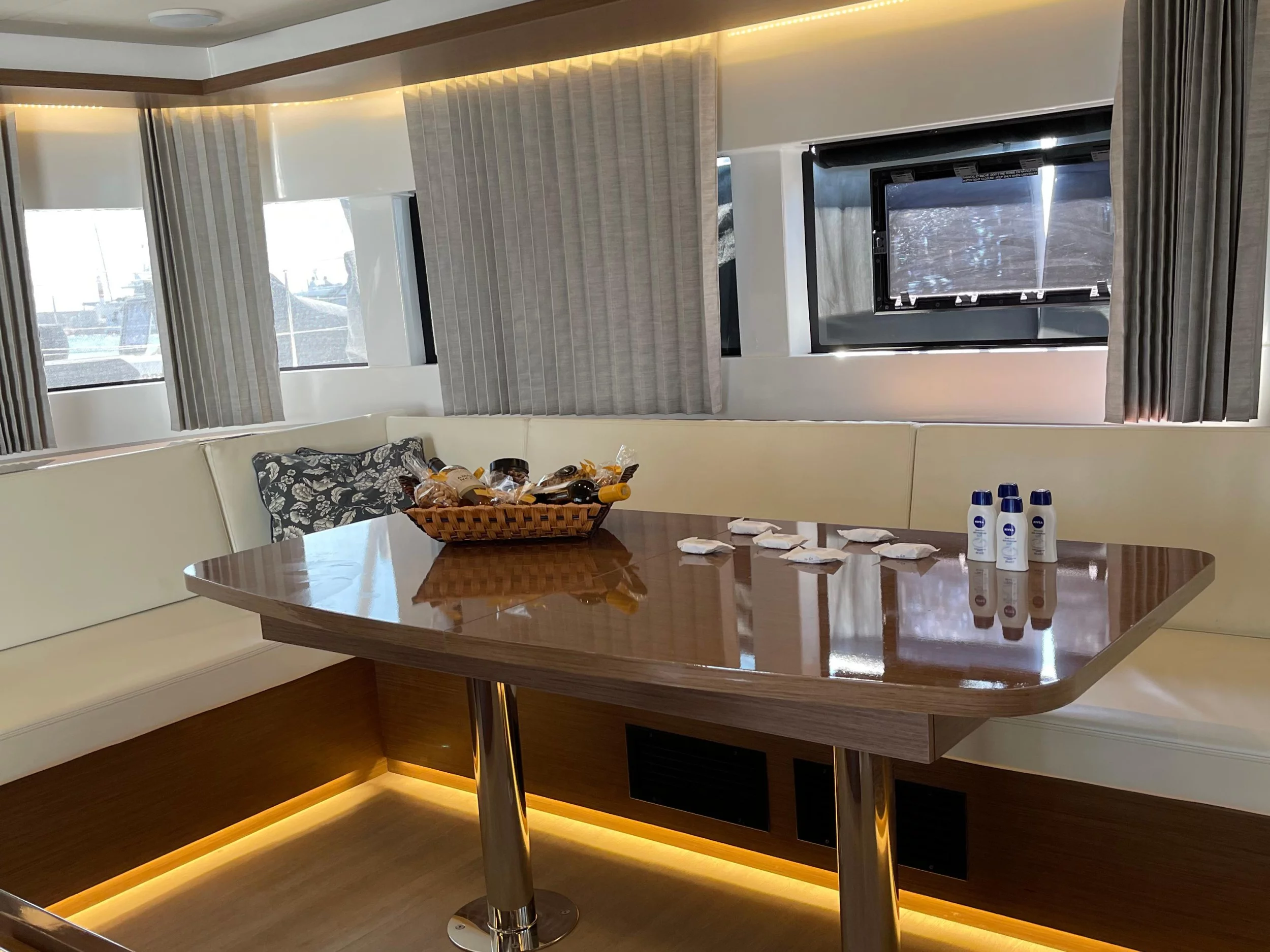Lagoon 50 (, , , Inverter) (MINOS) Interior image - 2