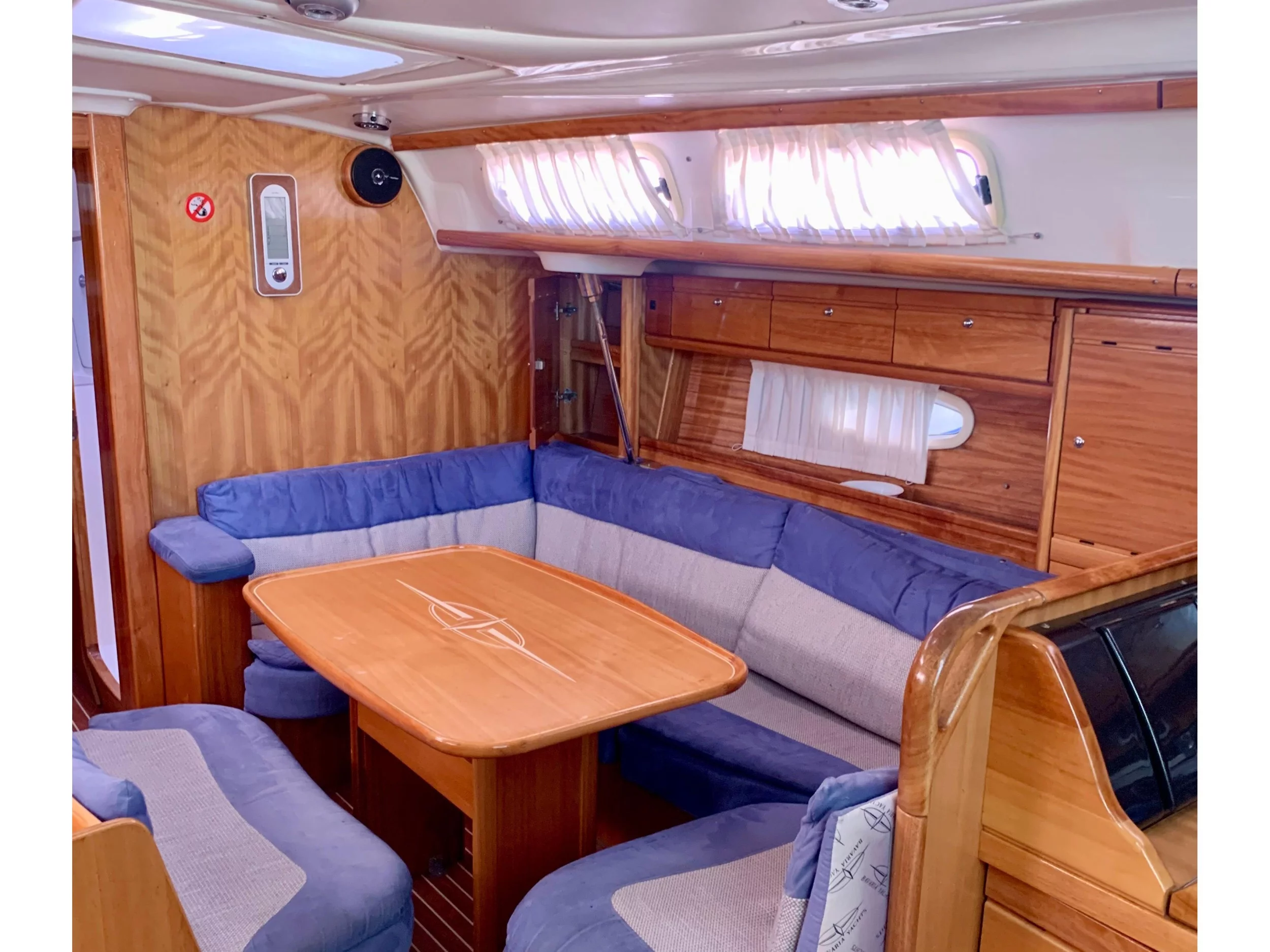 Bavaria 42 Cruiser (Toisjo) Interior image - 3