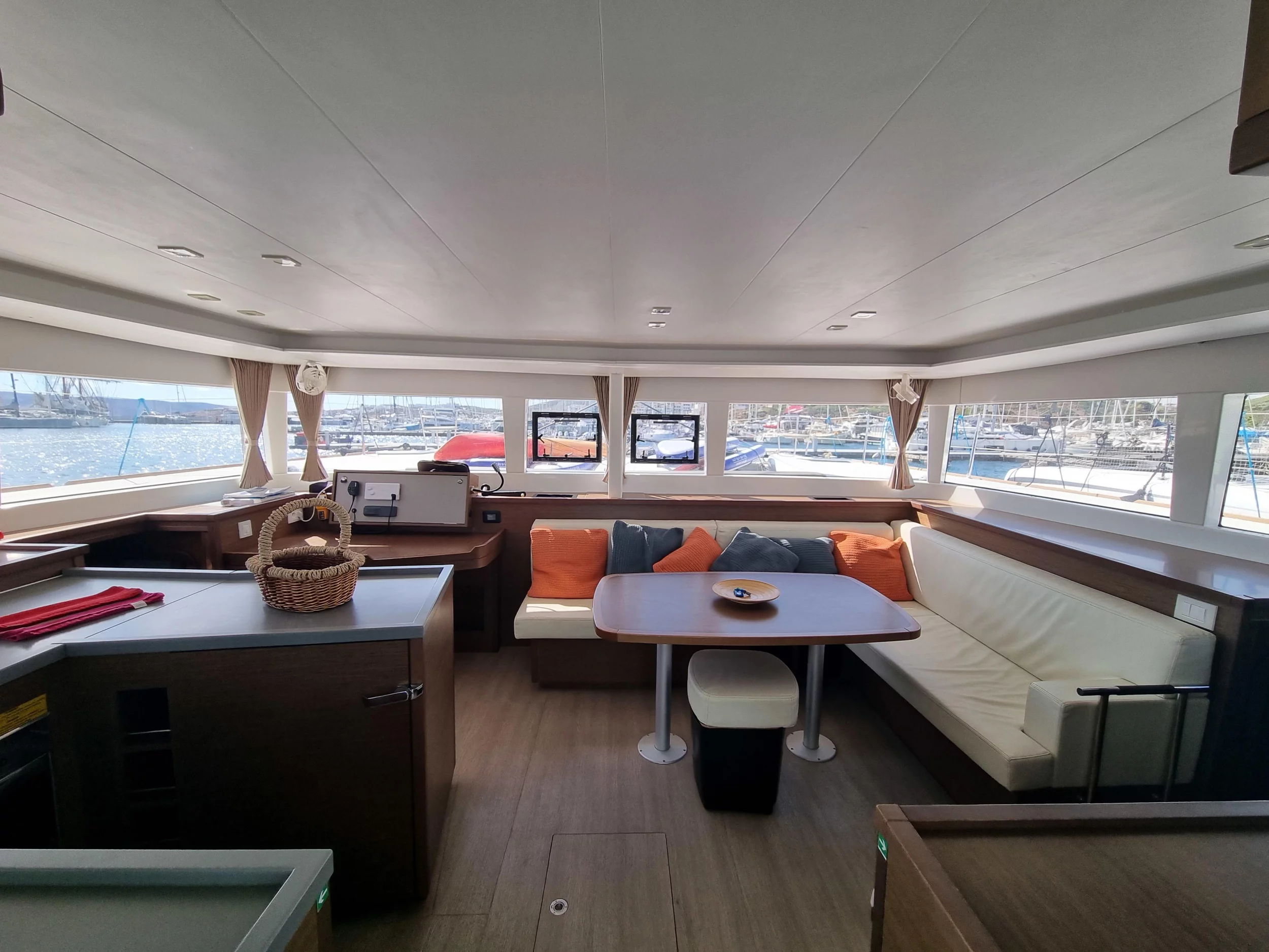 Lagoon 450F (Lalouche) Interior image - 12