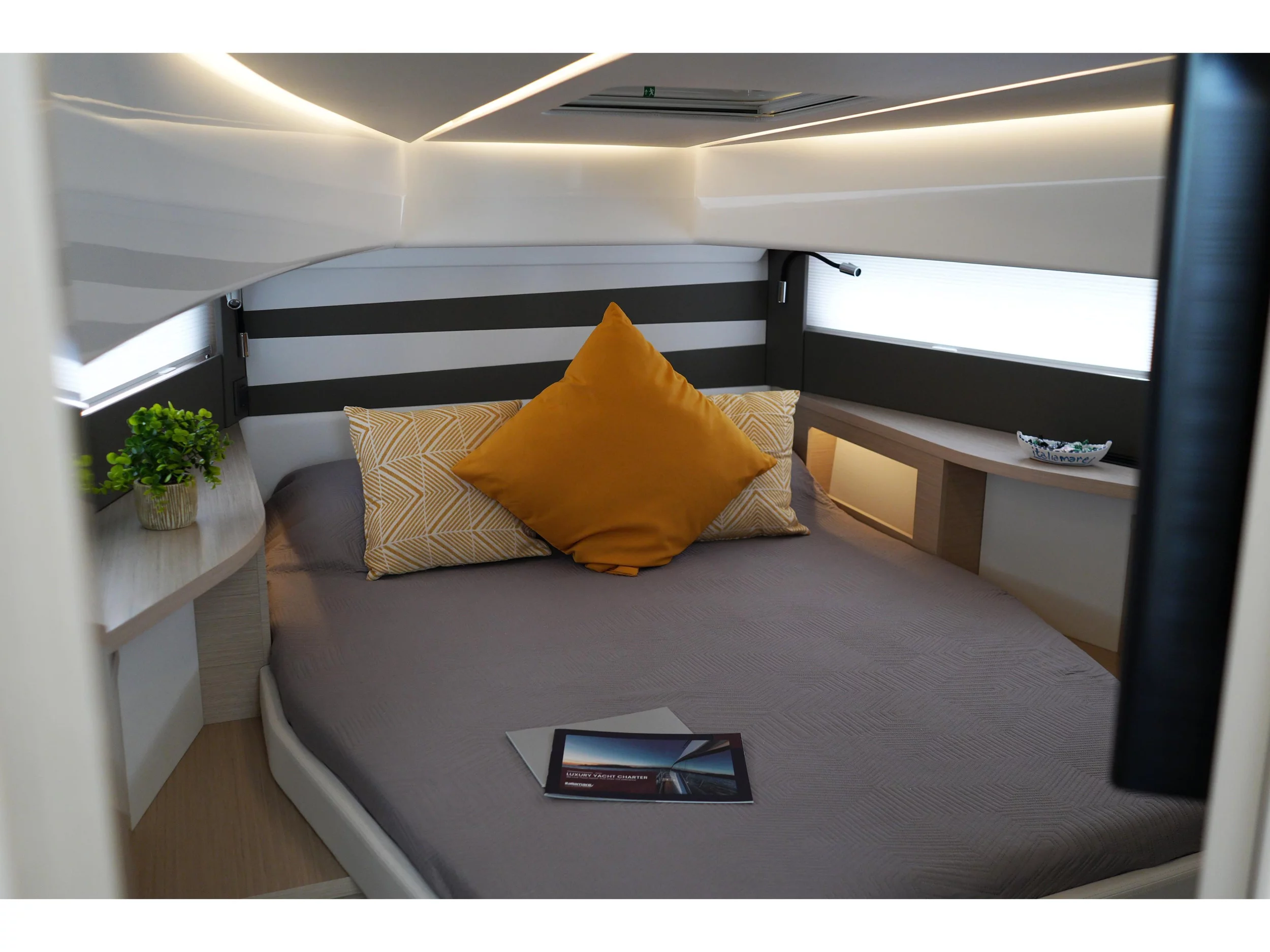 Jeanneau DB/37 (The Beginning) Interior image - 9