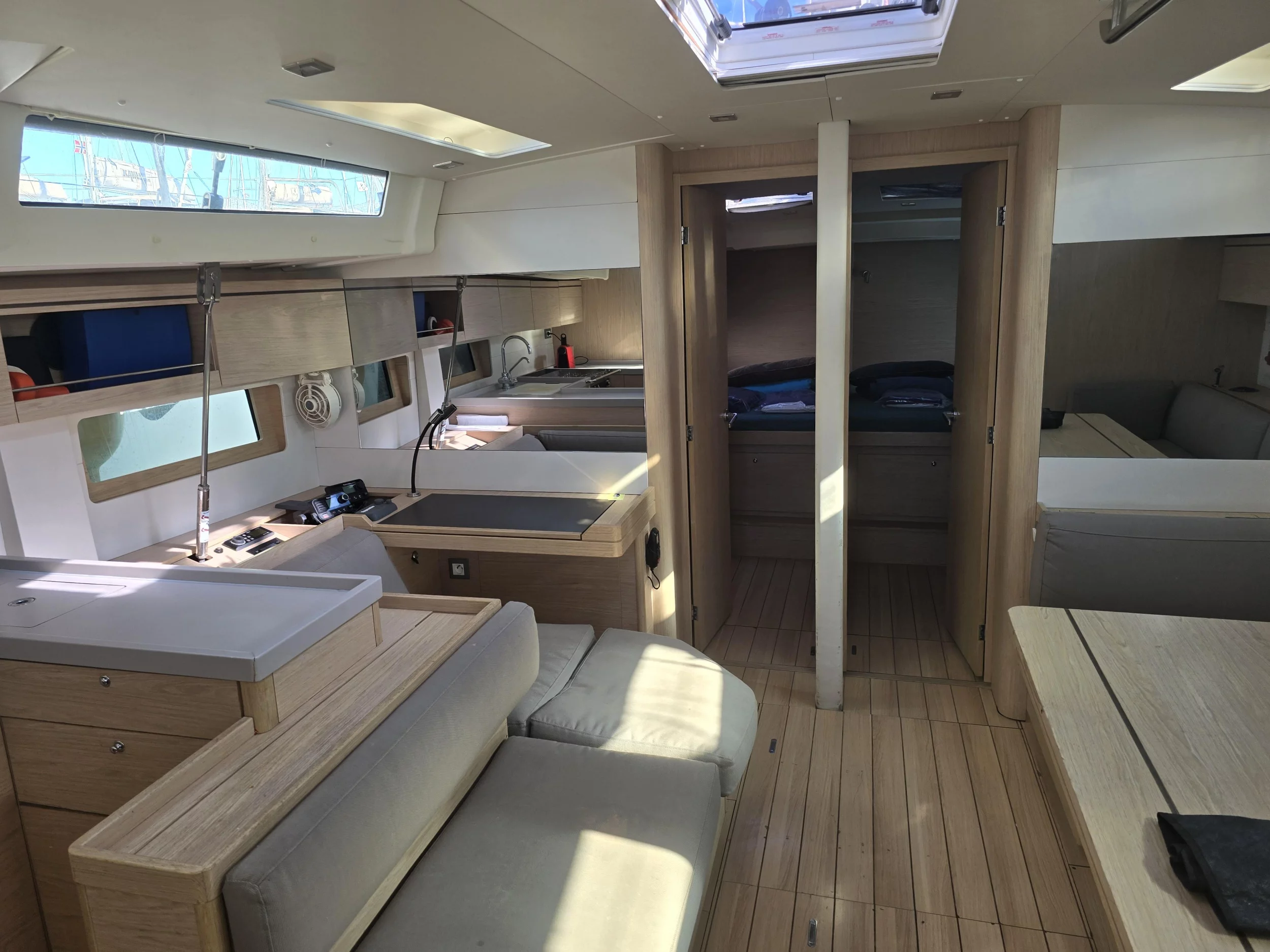 Oceanis 51.1 Air Condition/ (Amelia)  - 12