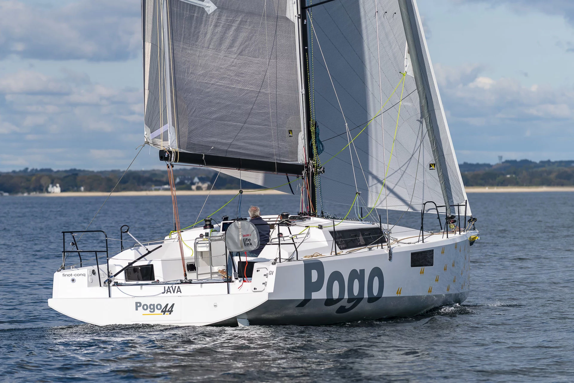 Pogo 44 (Spirit)  - 13