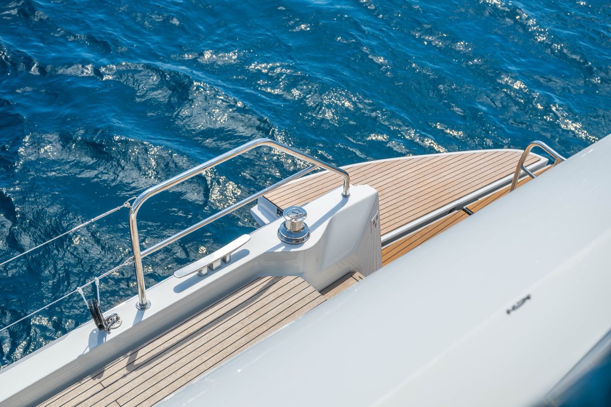 Lagoon 60 — photo 3