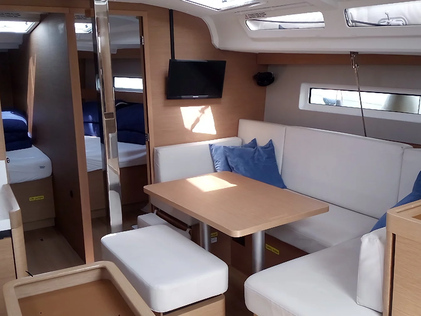 Jeanneau Sun Odyssey 440 (Tavascan) Interior image - 3