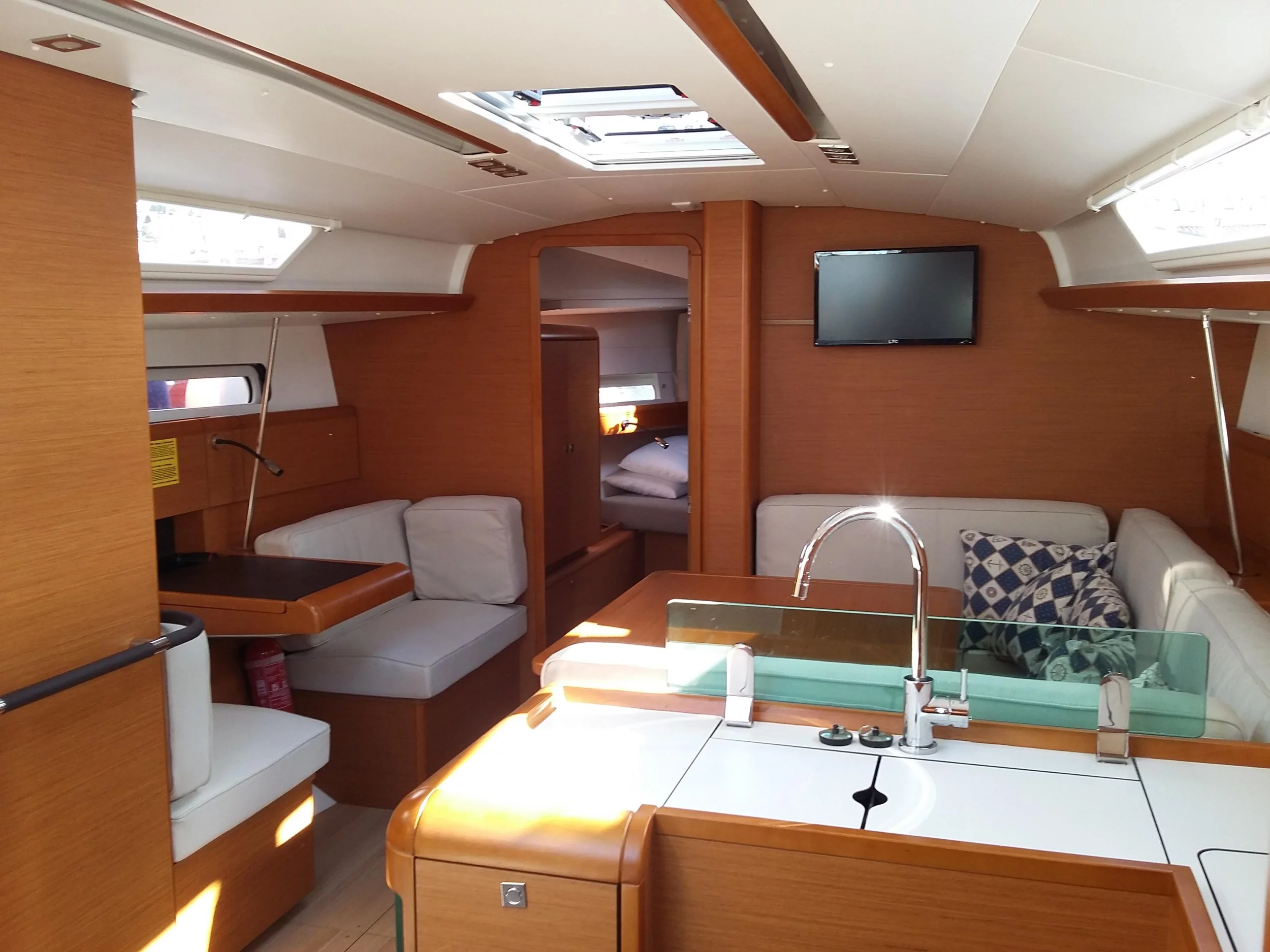 Sun Odyssey 419 (Comanegra) Interior image - 3