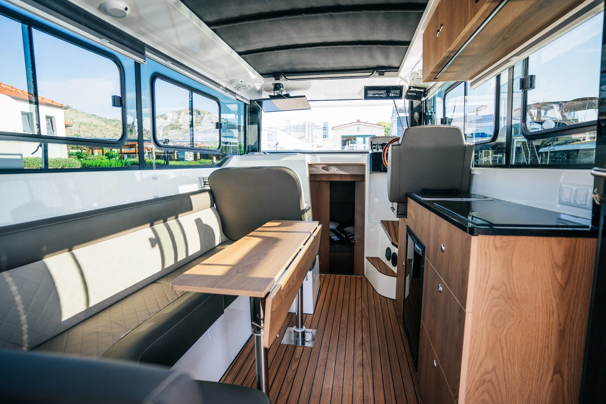 Nikhen Aqua Sun 34 Sedan (Bepo) salon1 - 3