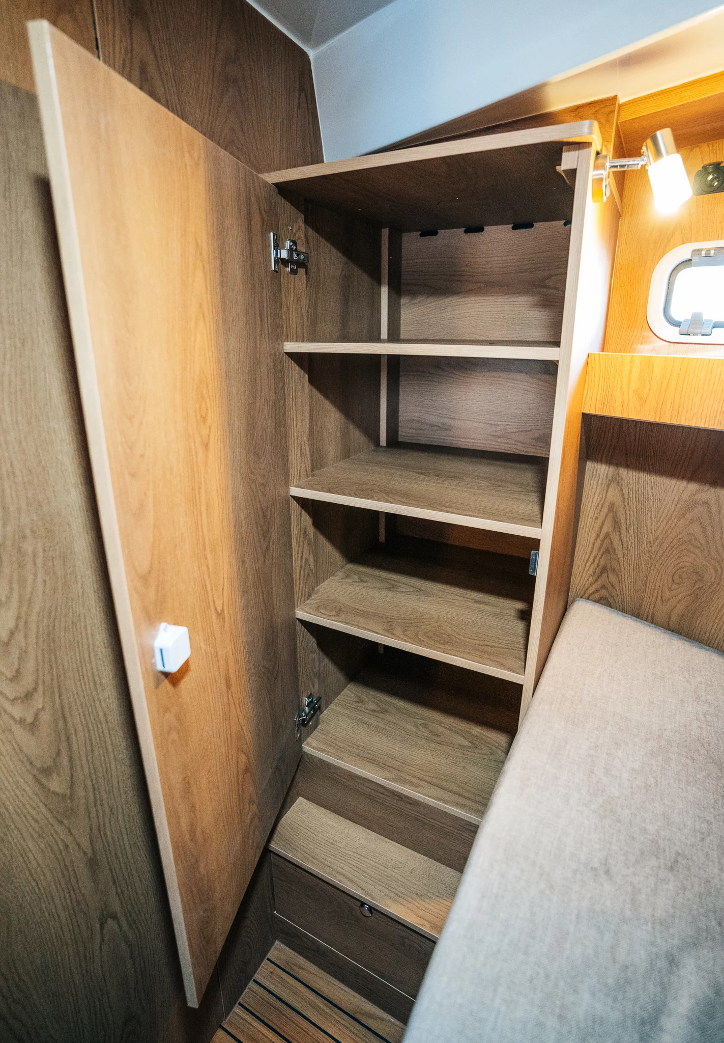 Nikhen Aqua Sun 34 Sedan (Bepo) cabin3 - 9