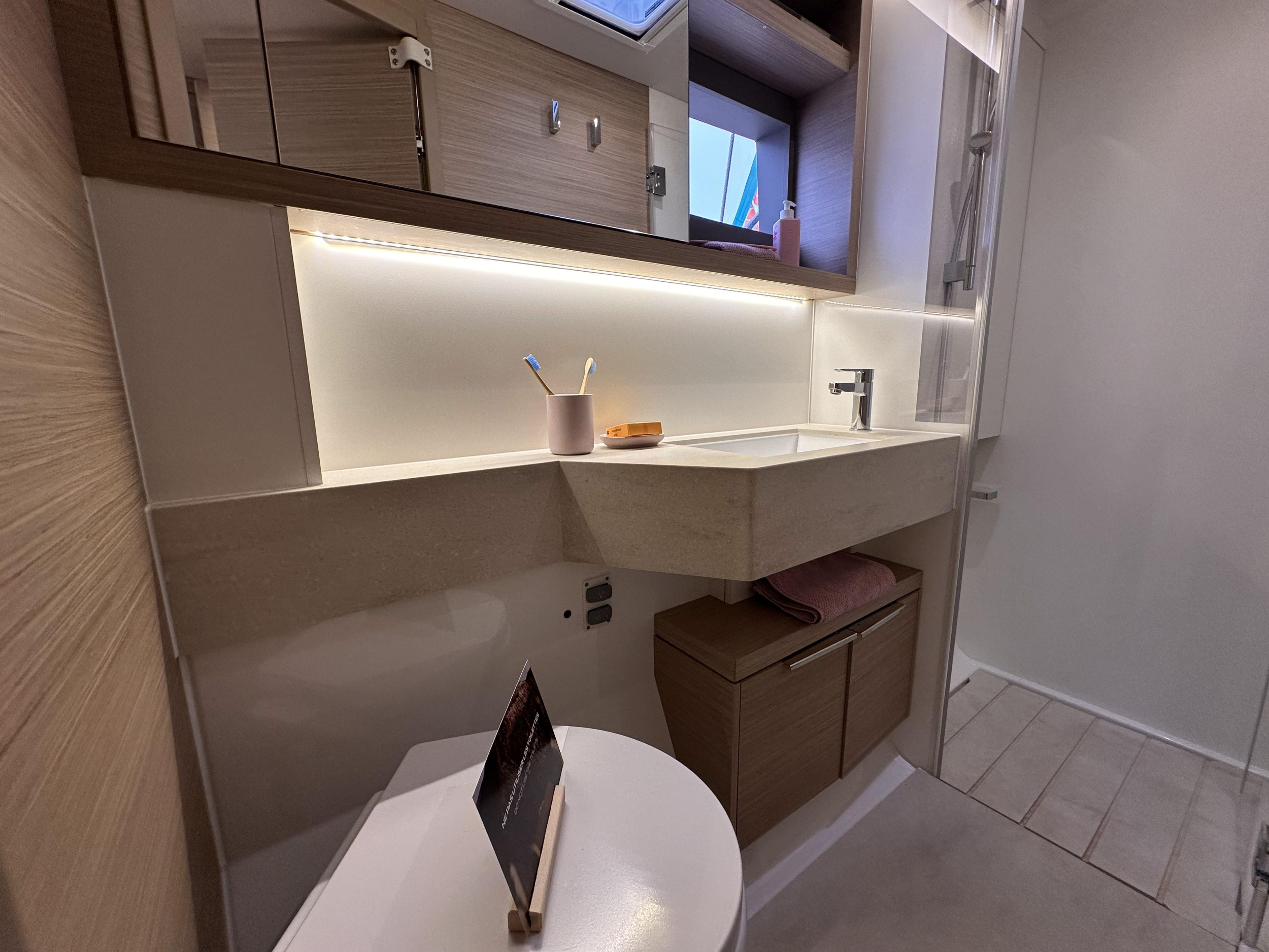 Lagoon 51 — photo 12