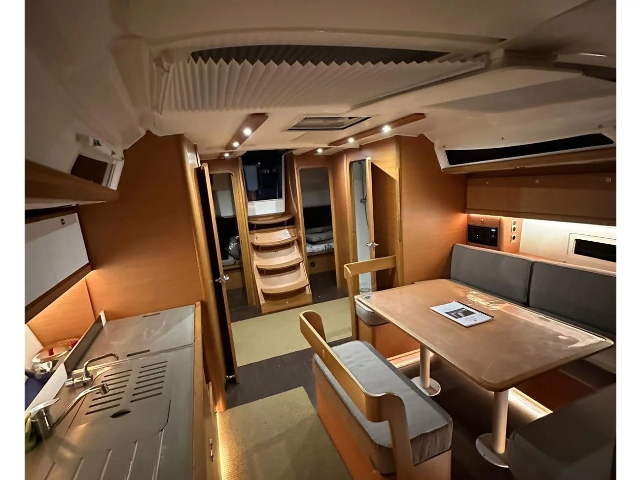 Dufour 430 Grand Large (Isabella) Interior image - 3