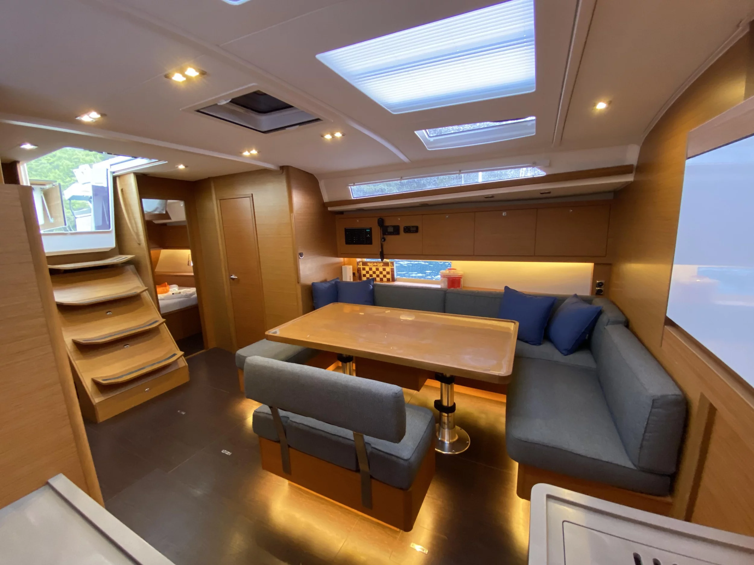 Dufour 470 (SAM'S WAVE) Interior image - 8