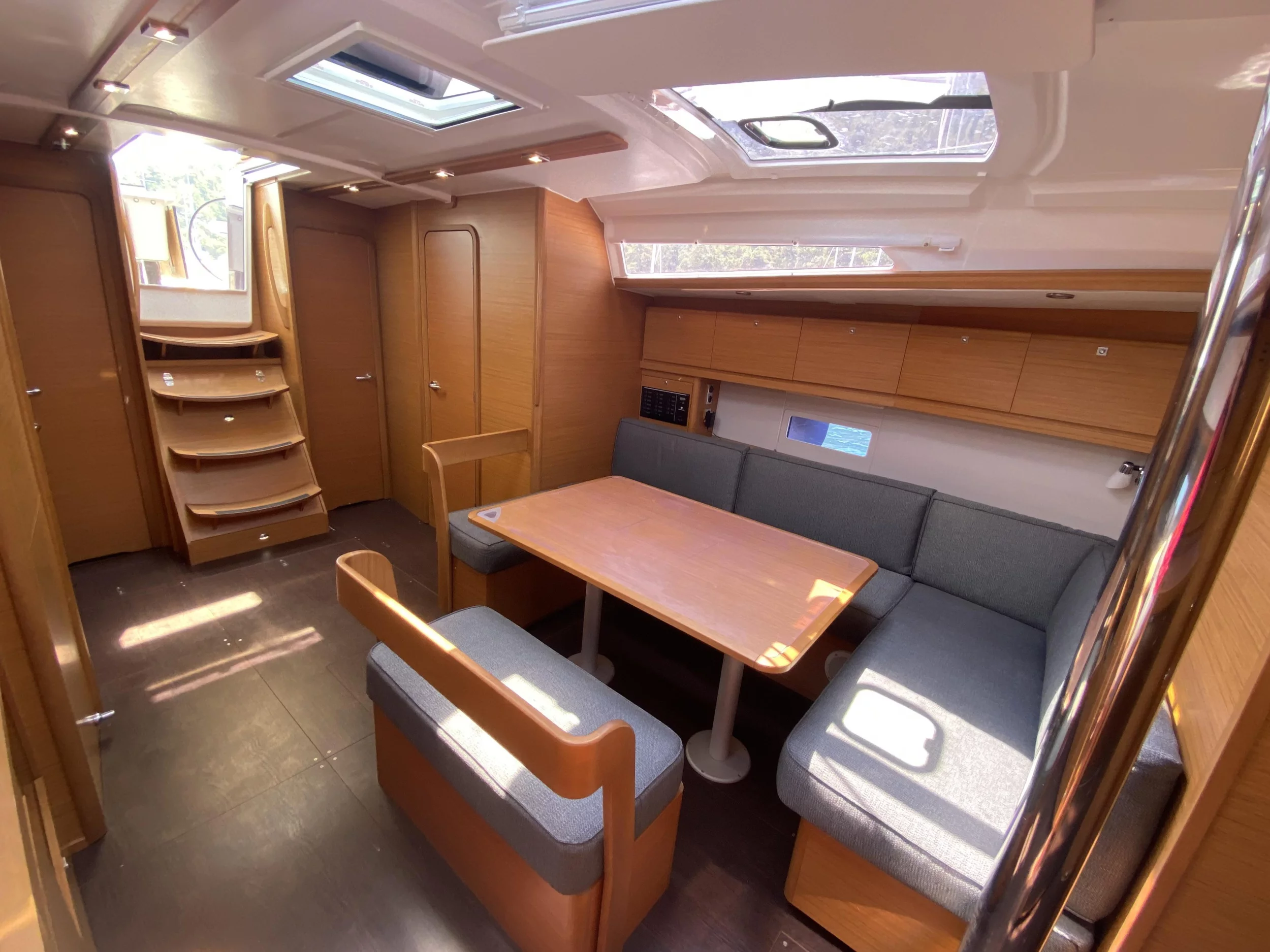 Dufour 430 (SAM'S WIND) Interior image - 9