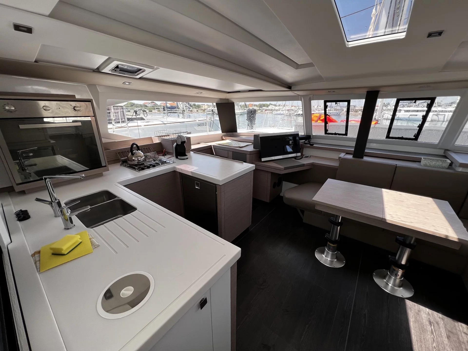 Astréa 42 (E L I T E) Interior image - 8